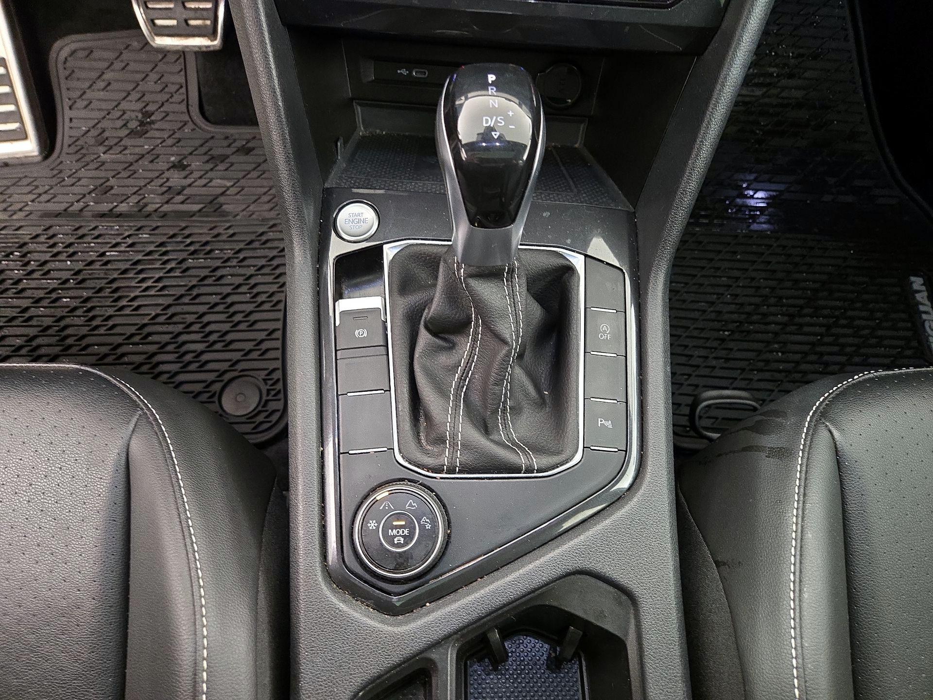 Thumbnail: 2022 Volkswagen Tiguan - 17