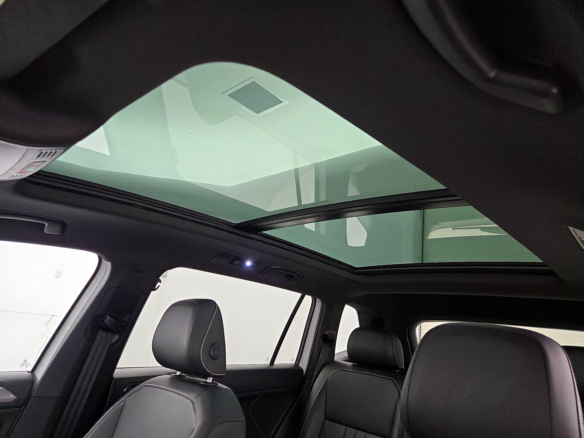 Thumbnail: 2022 Volkswagen Tiguan - 19