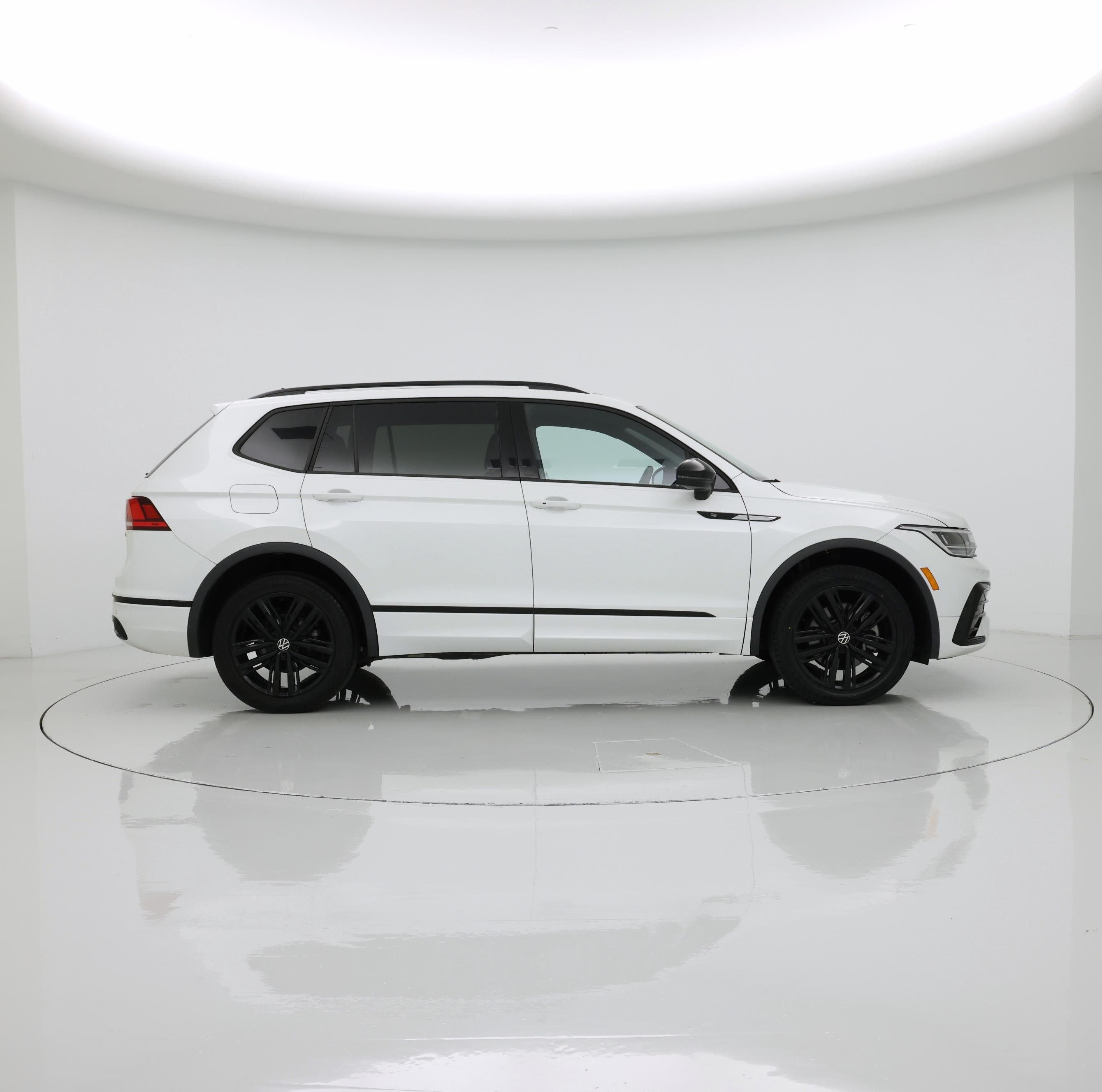 Thumbnail: 2022 Volkswagen Tiguan - 7