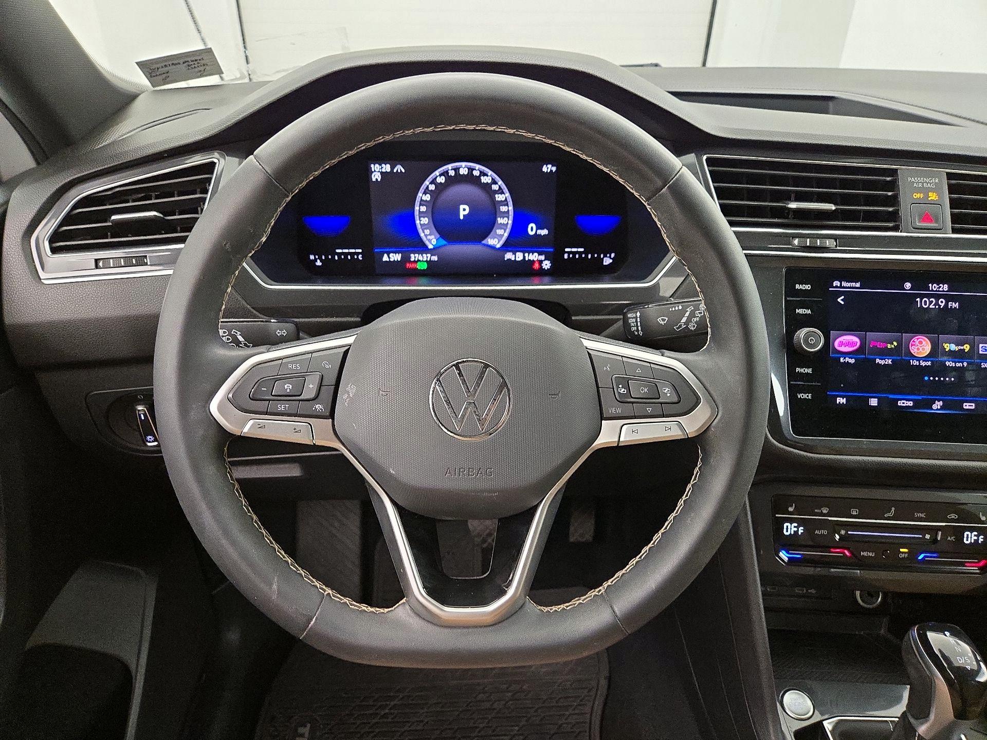 Thumbnail: 2022 Volkswagen Tiguan - 10