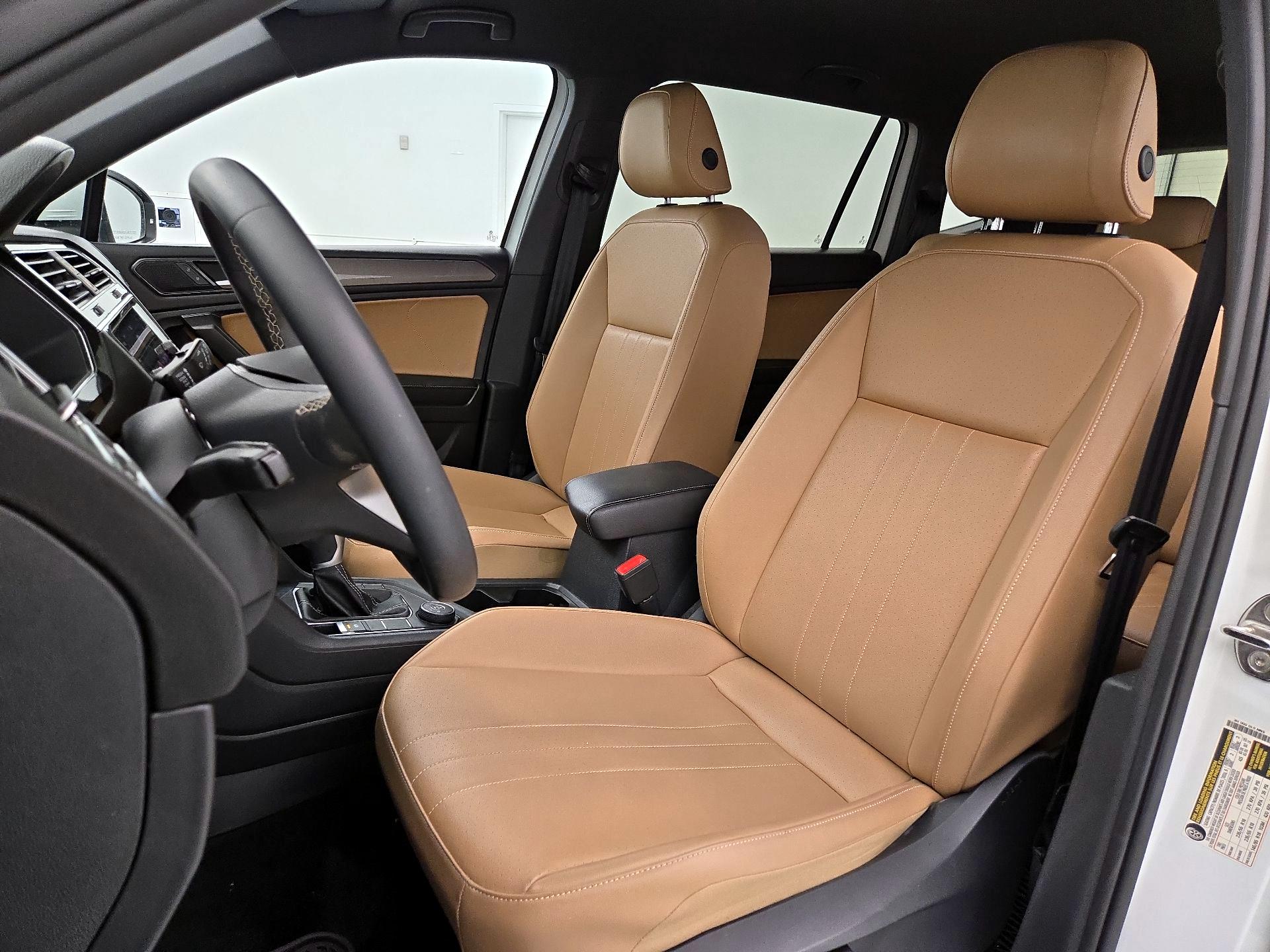 Thumbnail: 2022 Volkswagen Tiguan - 11