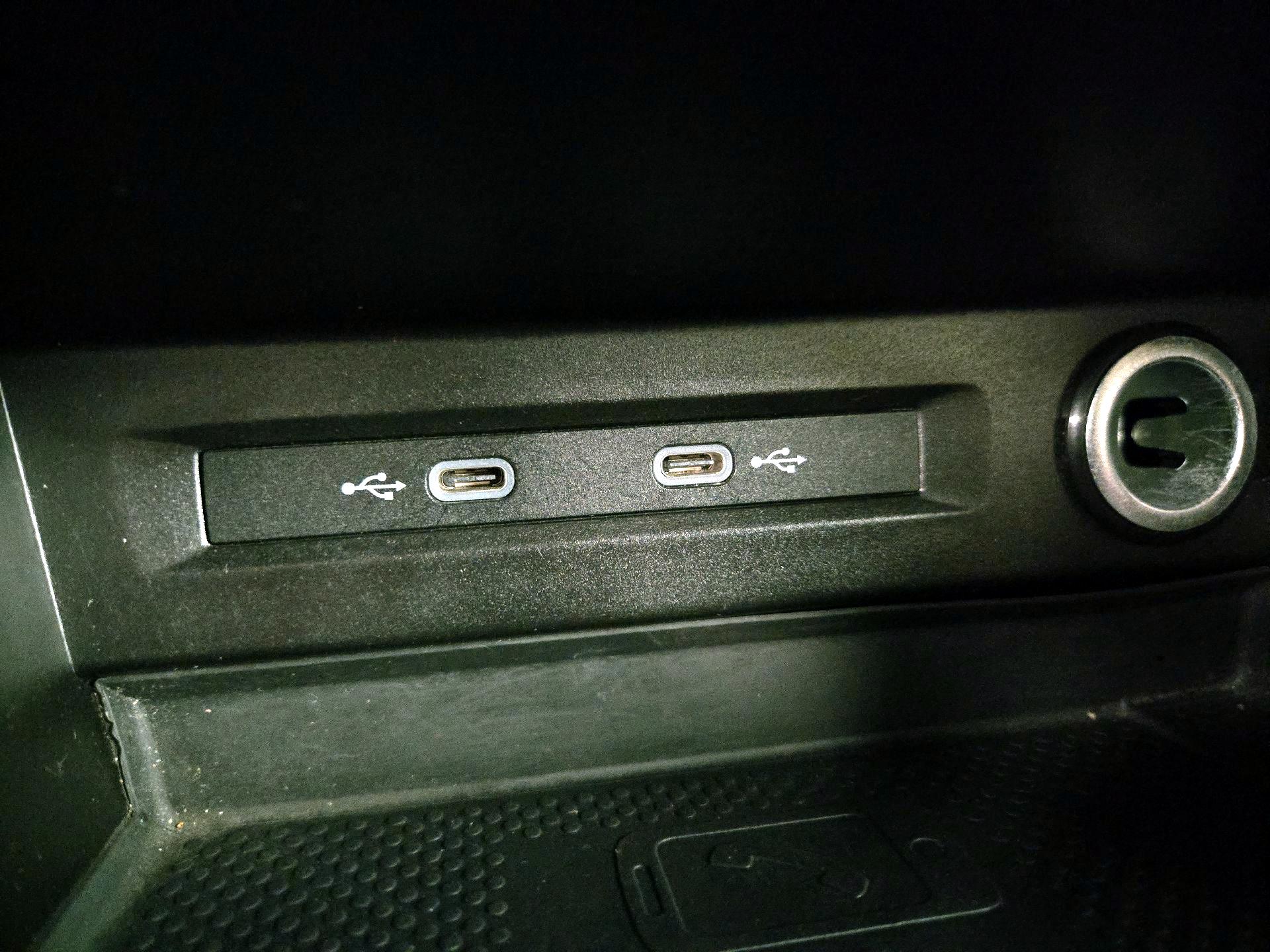 Thumbnail: 2022 Volkswagen Tiguan - 18