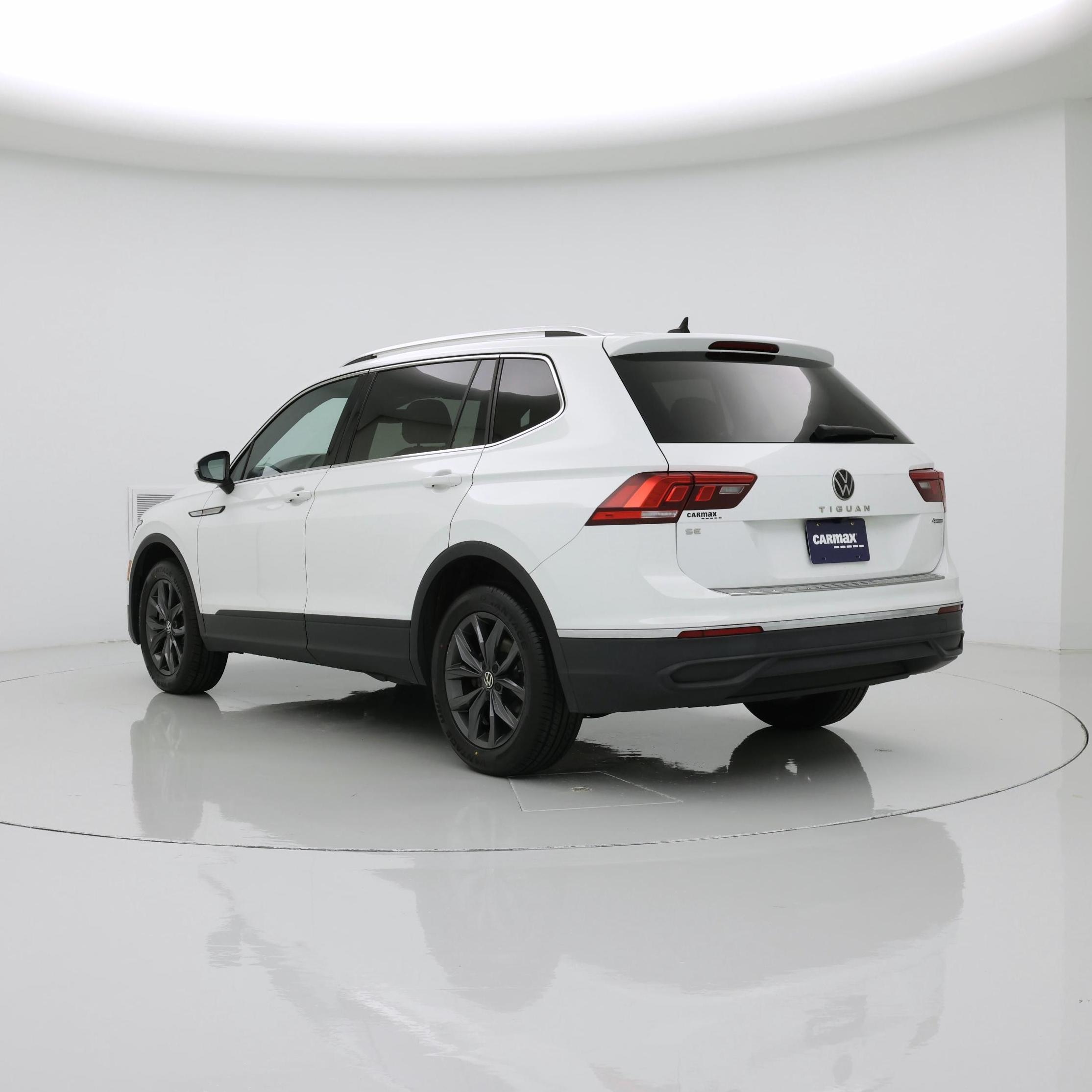 Thumbnail: 2022 Volkswagen Tiguan - 2