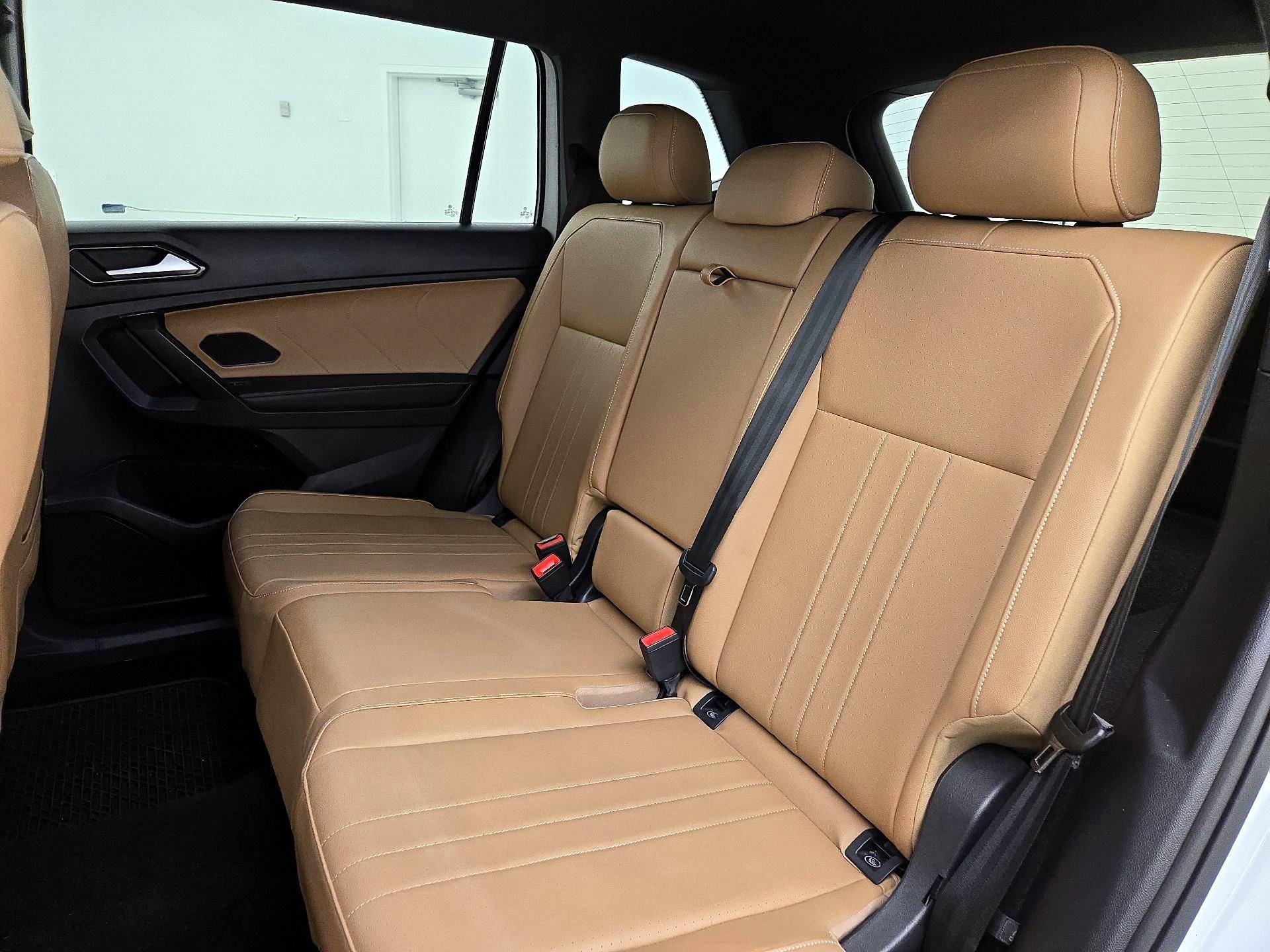 Thumbnail: 2022 Volkswagen Tiguan - 19