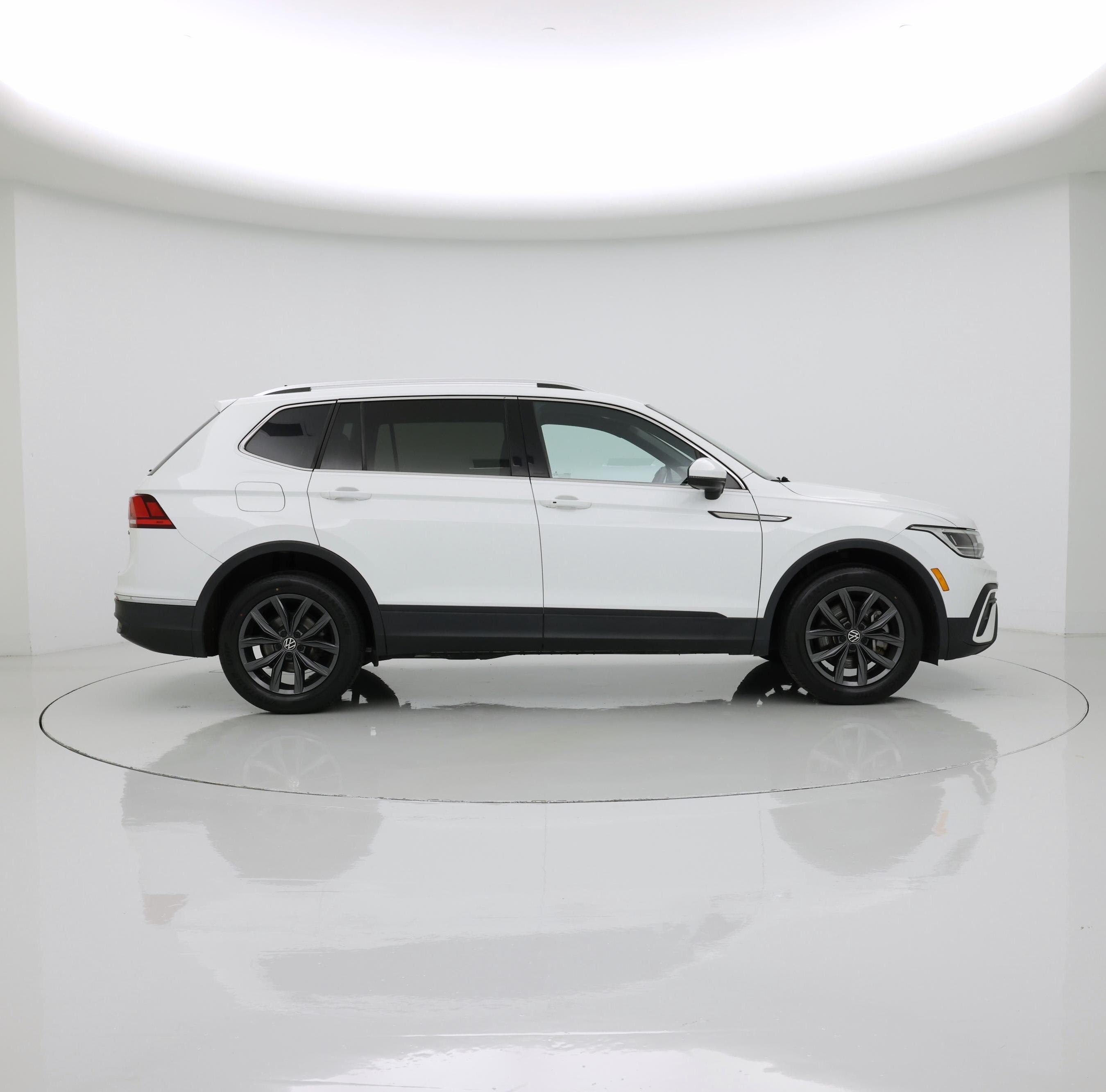 Thumbnail: 2022 Volkswagen Tiguan - 7