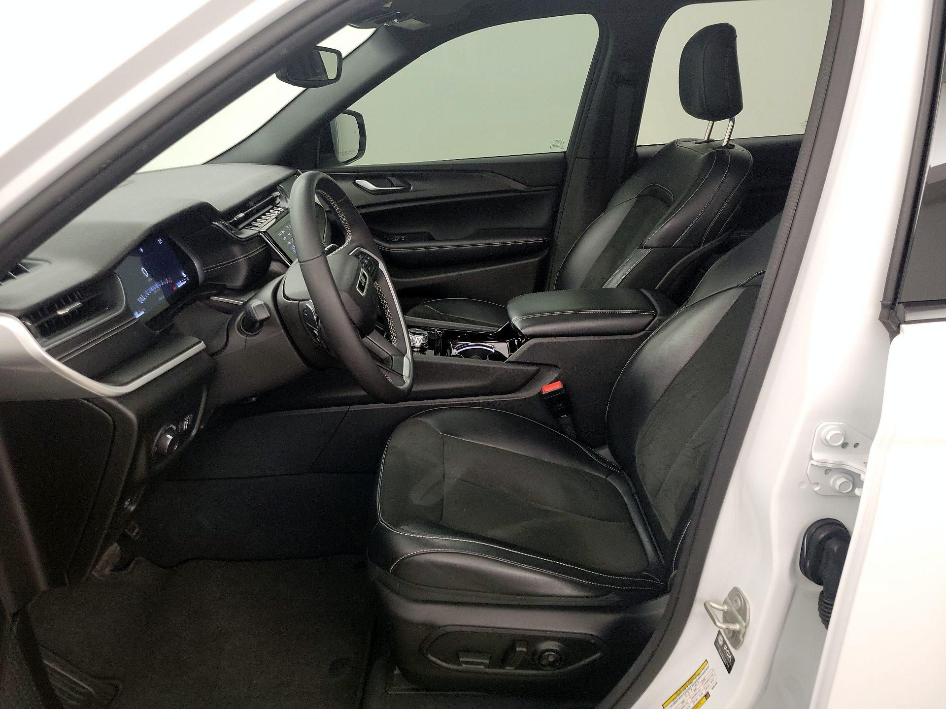 Thumbnail: 2023 Jeep Grand Cherokee - 11