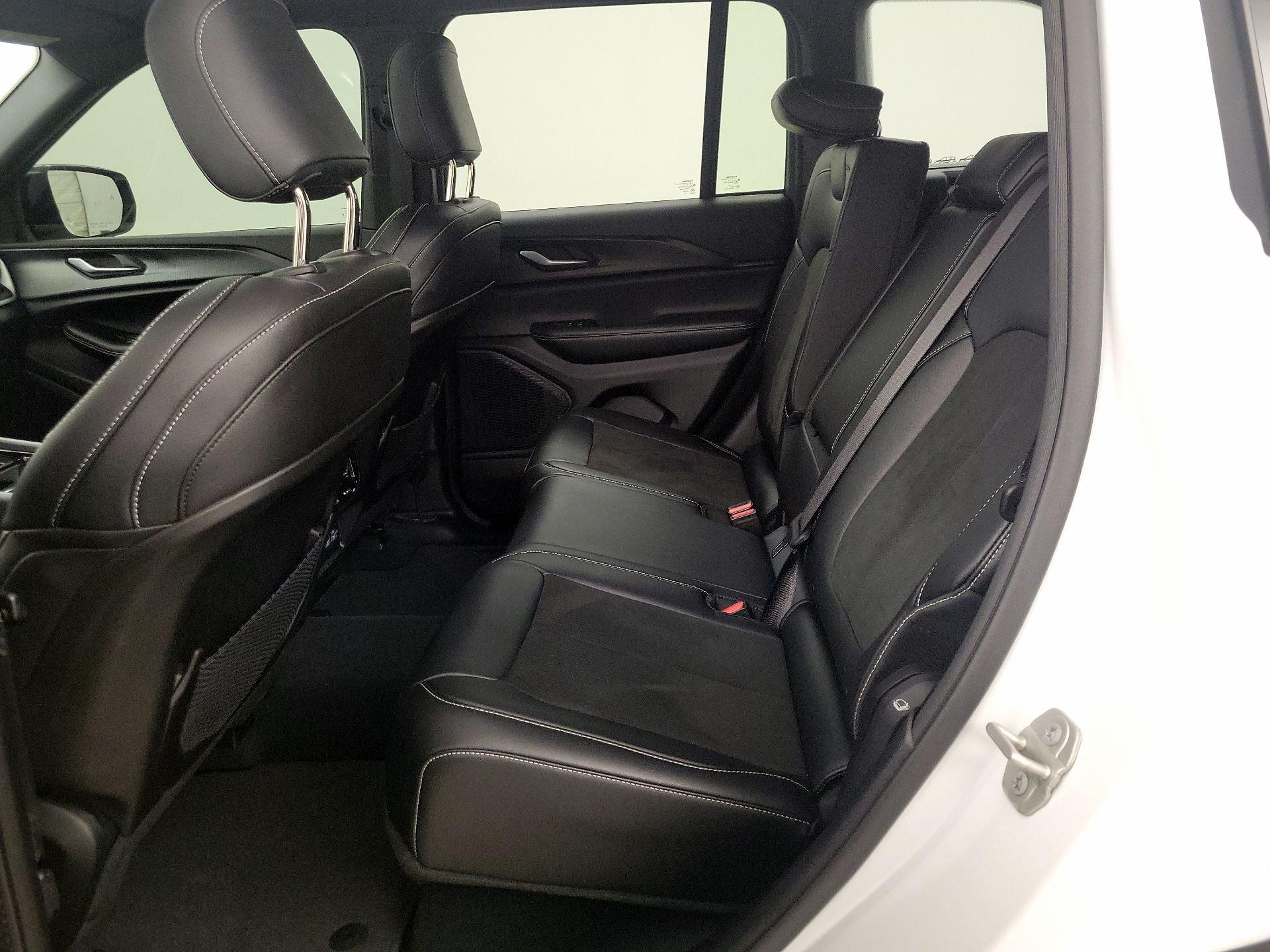 Thumbnail: 2023 Jeep Grand Cherokee - 20