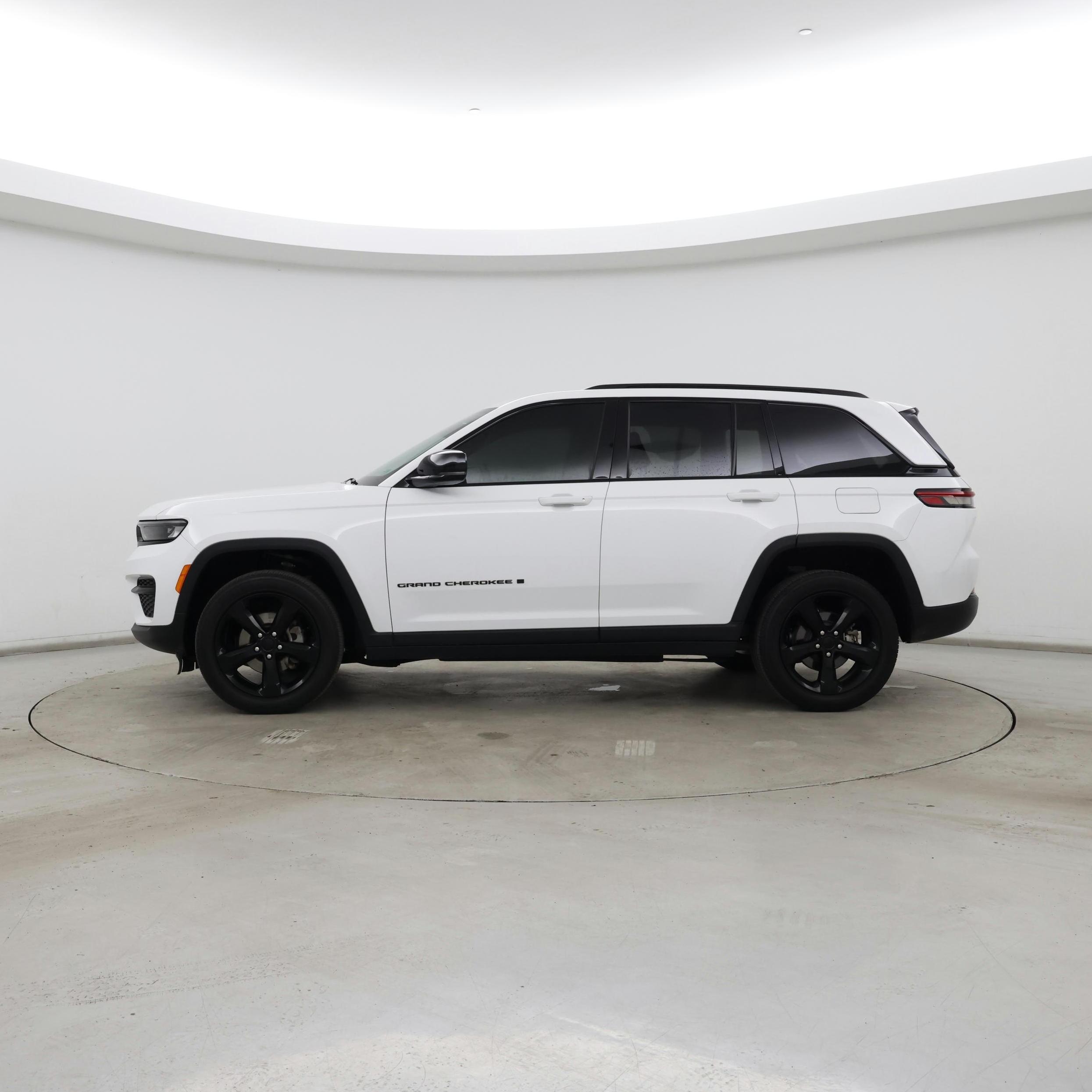 Thumbnail: 2023 Jeep Grand Cherokee - 3