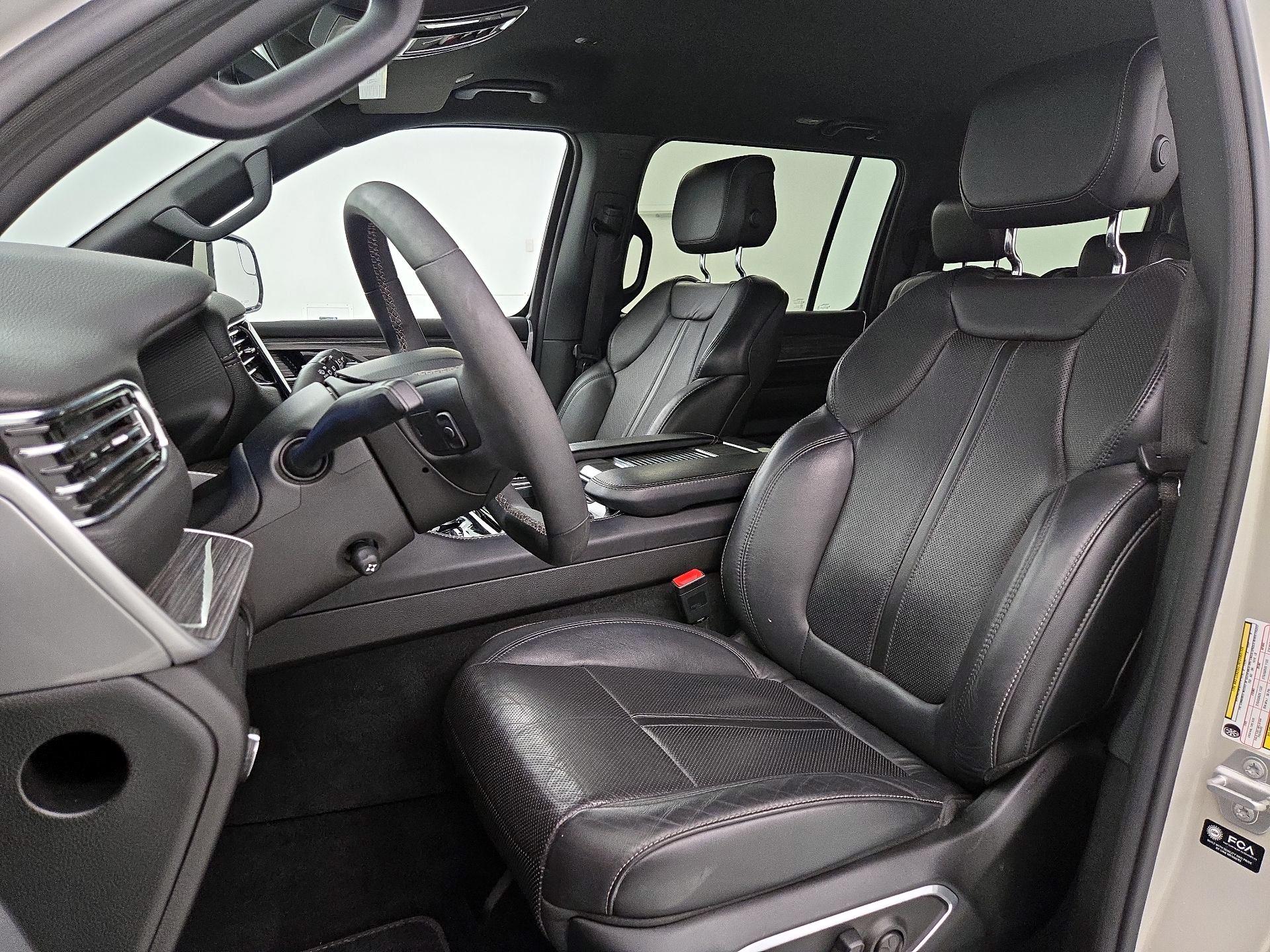 Thumbnail: 2022 Jeep Wagoneer - 11