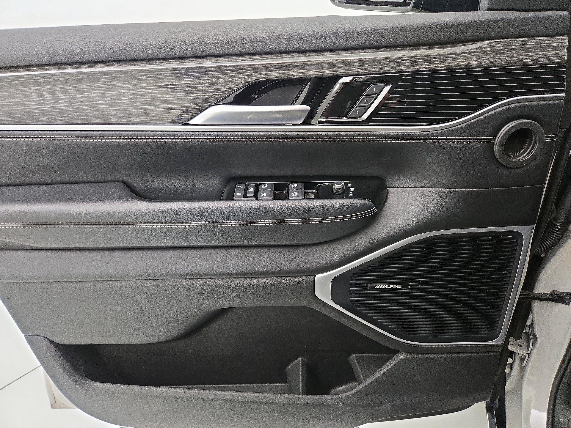 Thumbnail: 2022 Jeep Wagoneer - 12