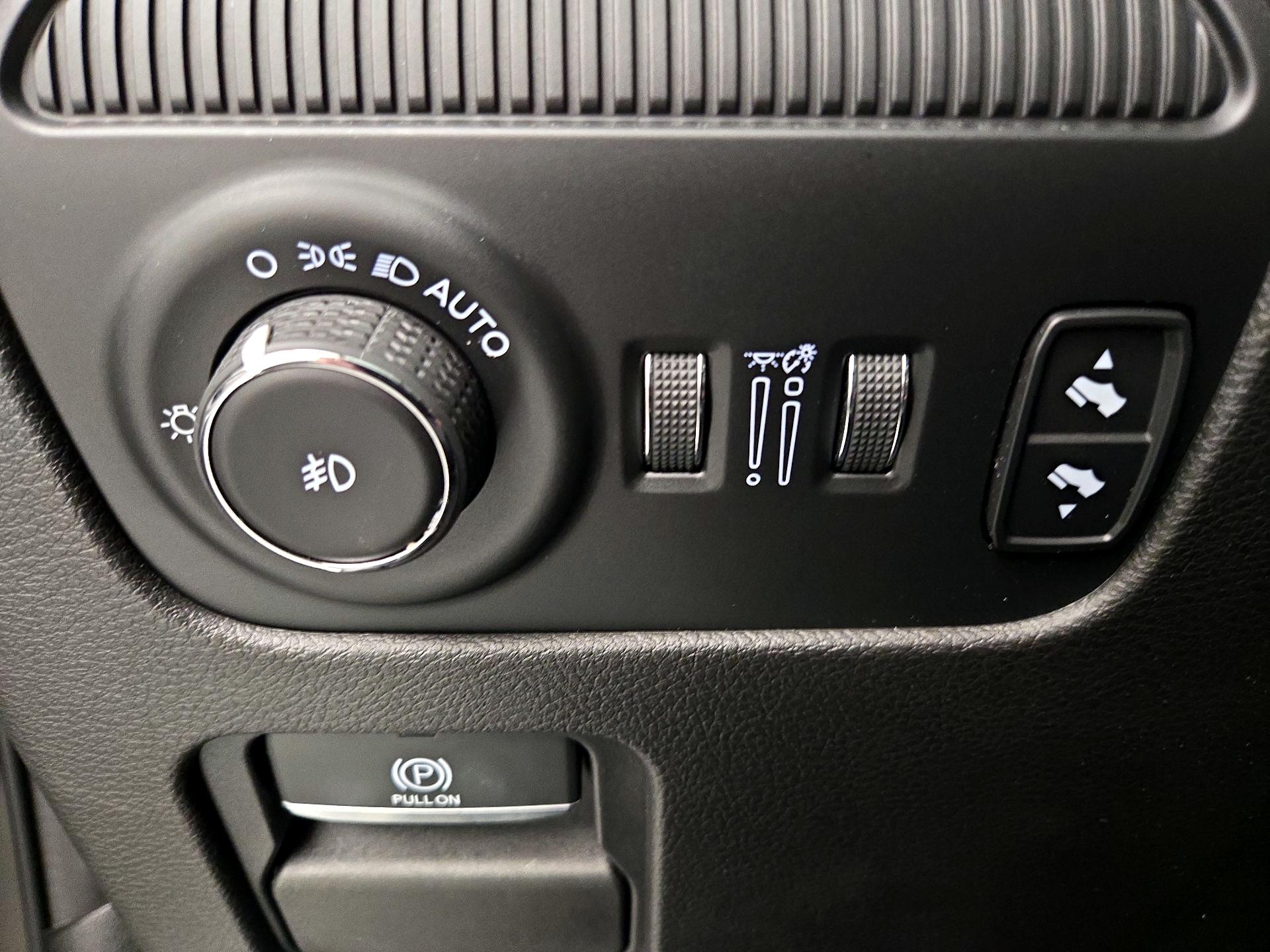 Thumbnail: 2022 Jeep Wagoneer - 13