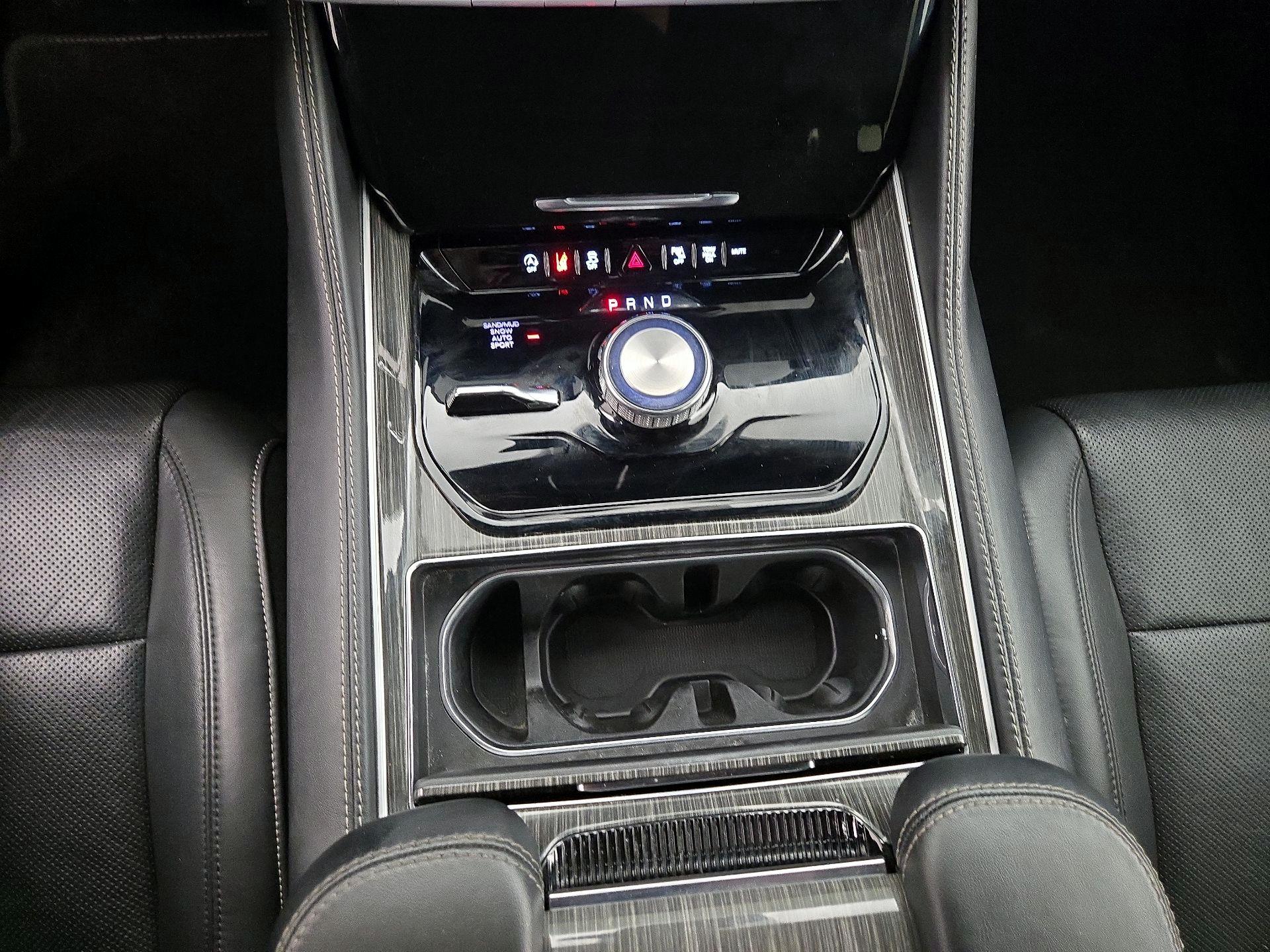 Thumbnail: 2022 Jeep Wagoneer - 18