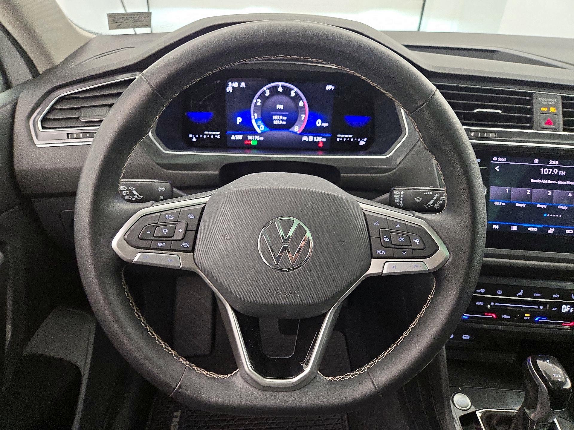 Thumbnail: 2022 Volkswagen Tiguan - 10