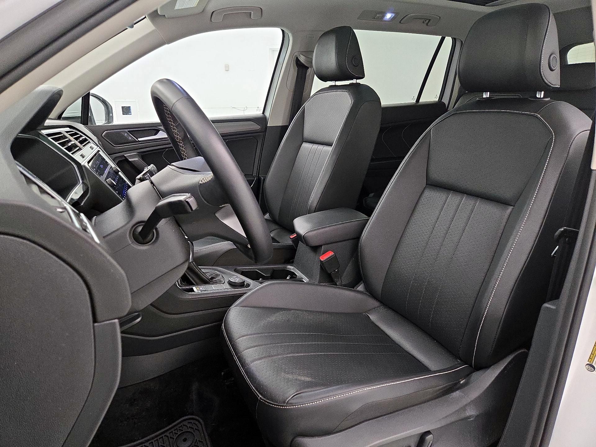 Thumbnail: 2022 Volkswagen Tiguan - 11