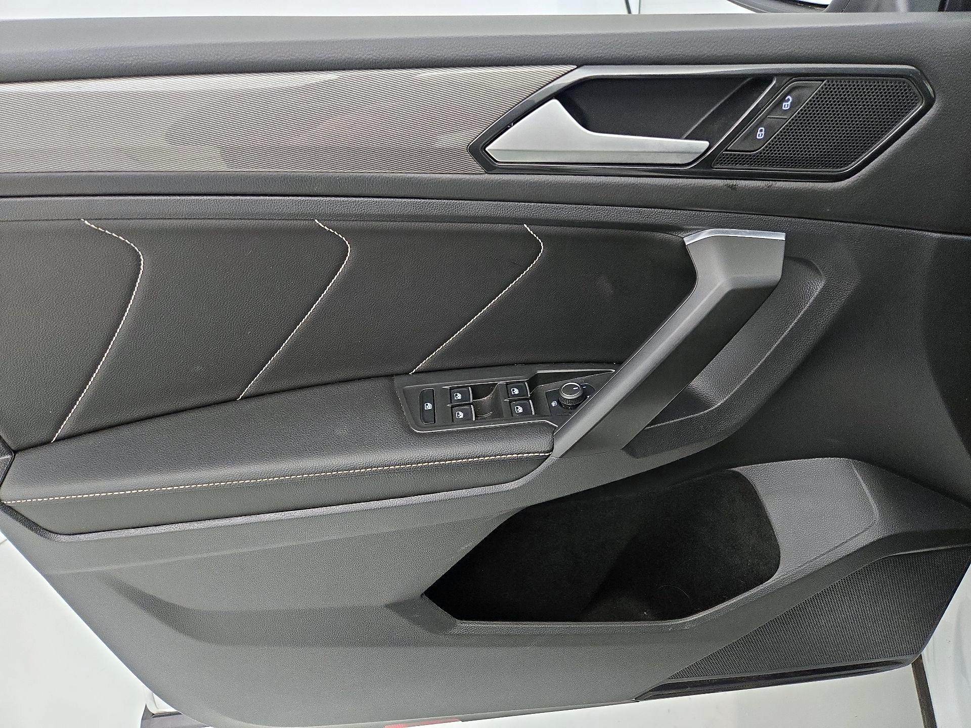 Thumbnail: 2022 Volkswagen Tiguan - 12