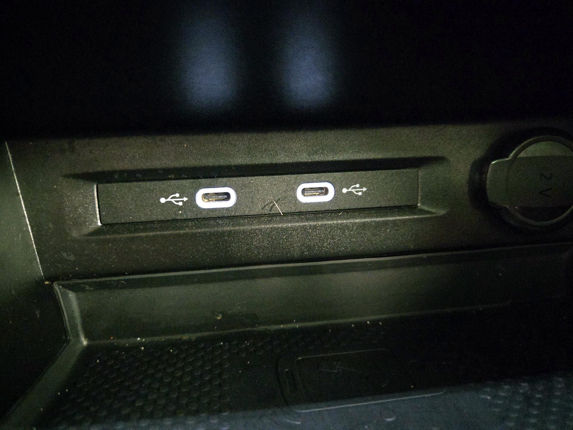 Thumbnail: 2022 Volkswagen Tiguan - 18