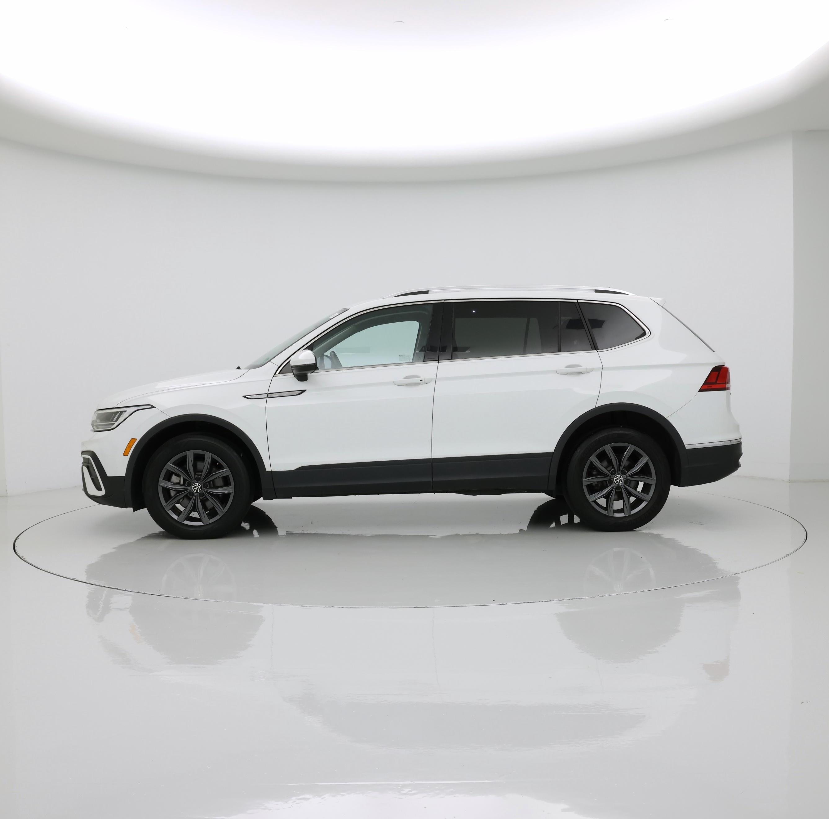 Thumbnail: 2022 Volkswagen Tiguan - 3