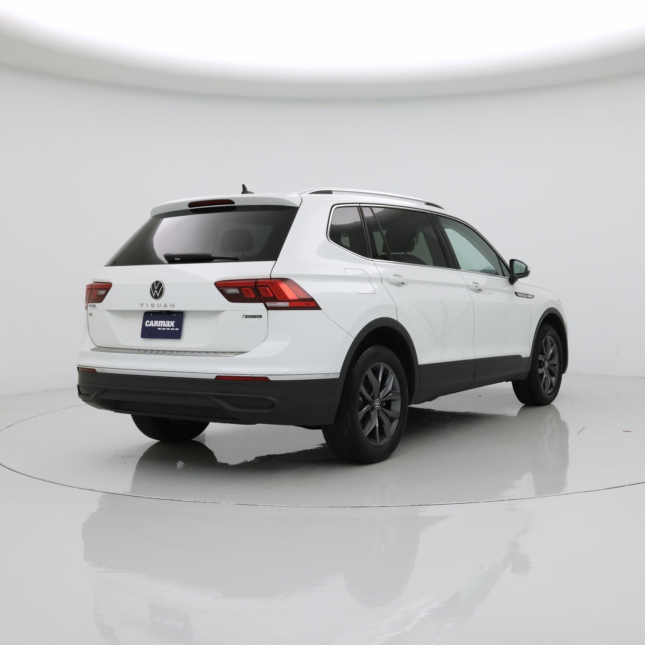 Thumbnail: 2022 Volkswagen Tiguan - 8