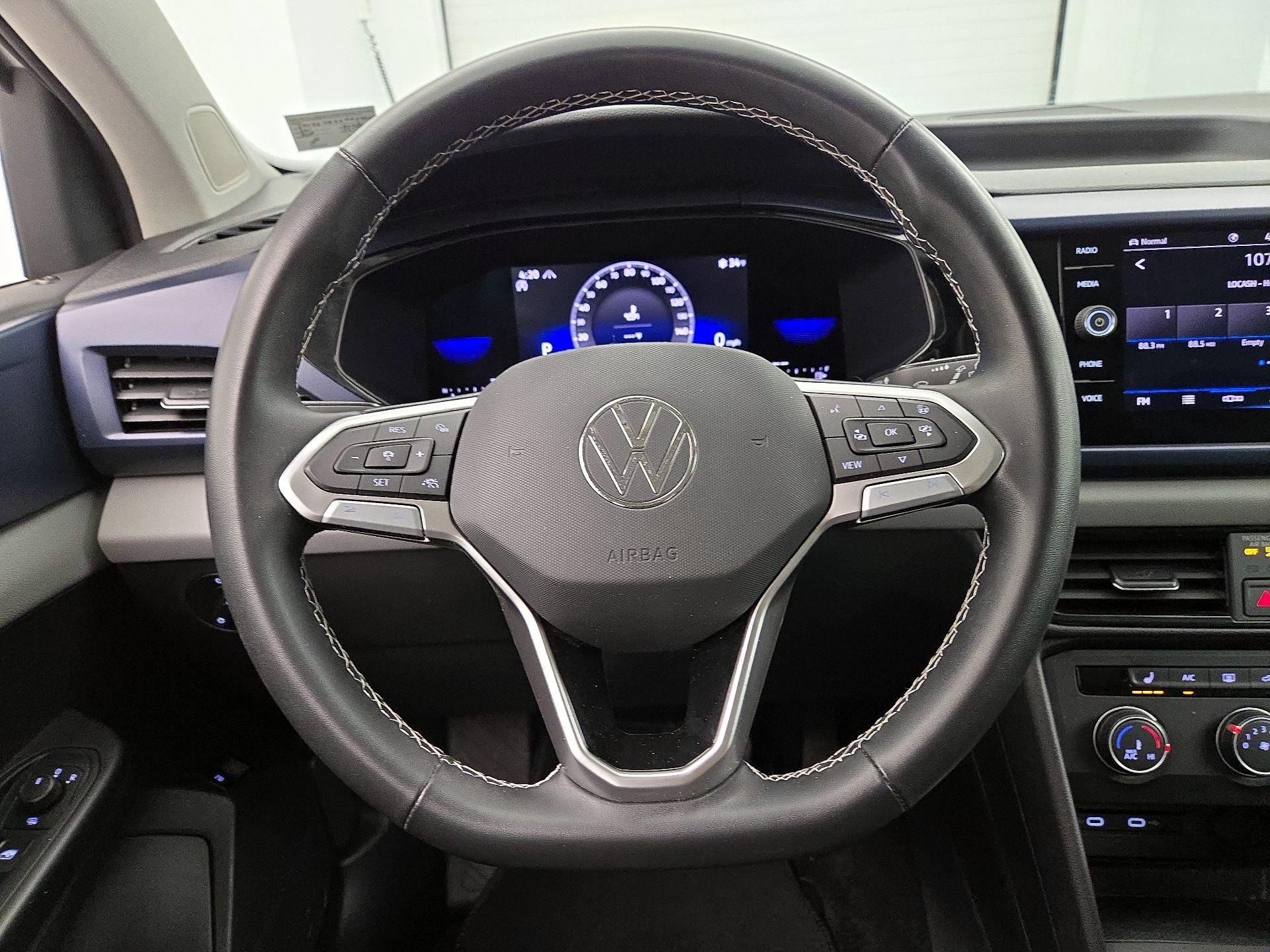 Thumbnail: 2022 Volkswagen Taos - 10