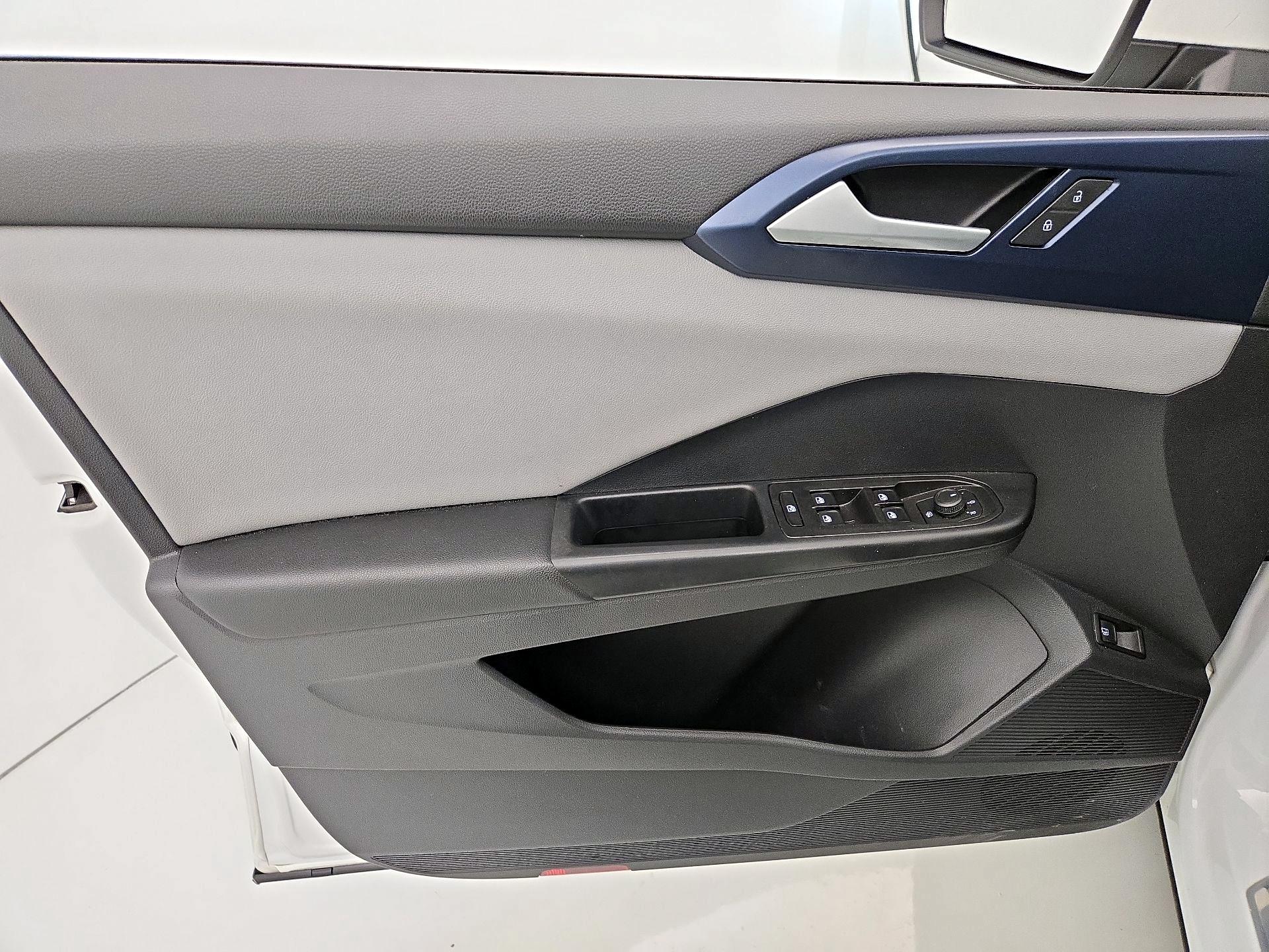 Thumbnail: 2022 Volkswagen Taos - 12