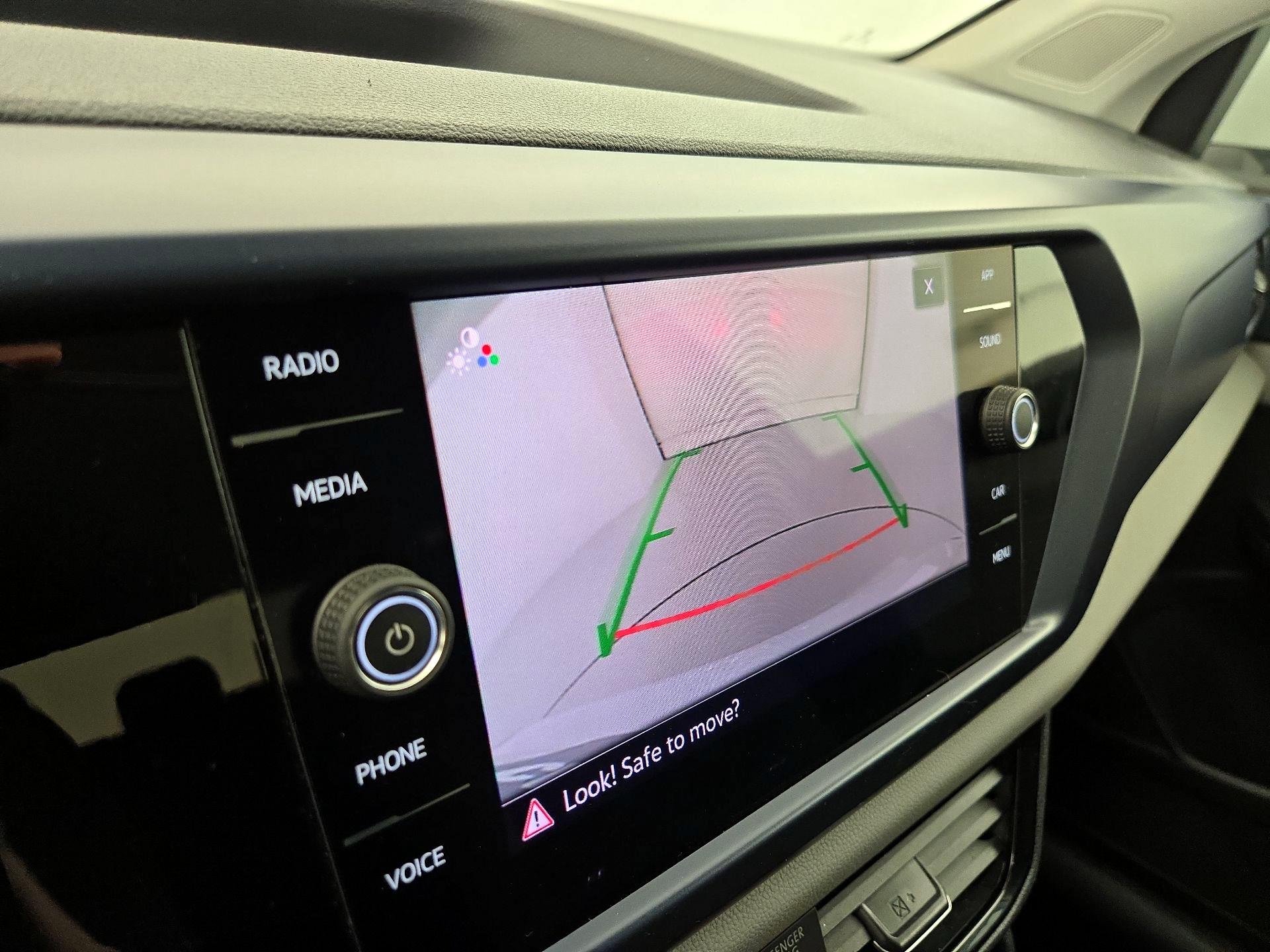 Thumbnail: 2022 Volkswagen Taos - 14