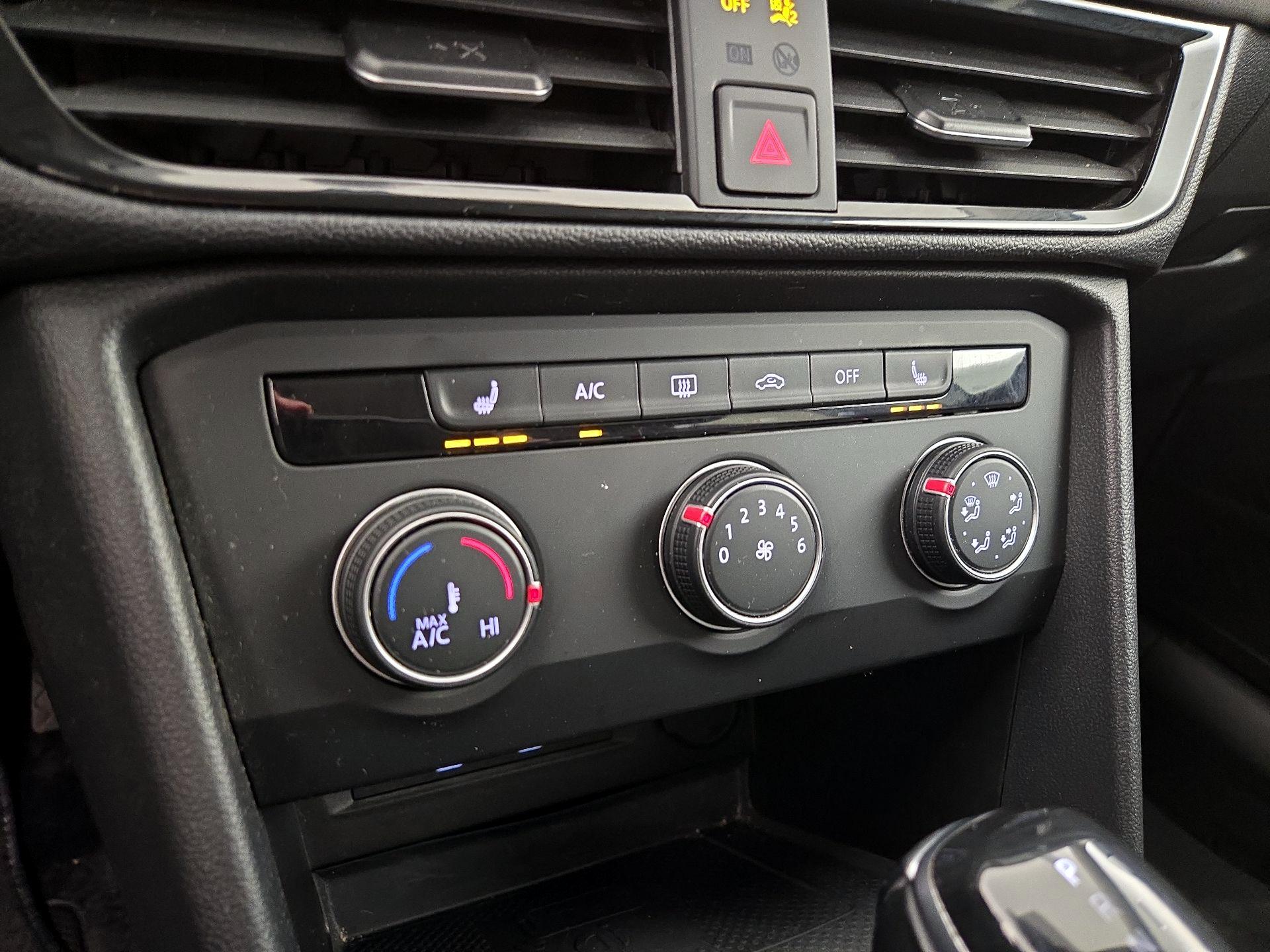 Thumbnail: 2022 Volkswagen Taos - 16