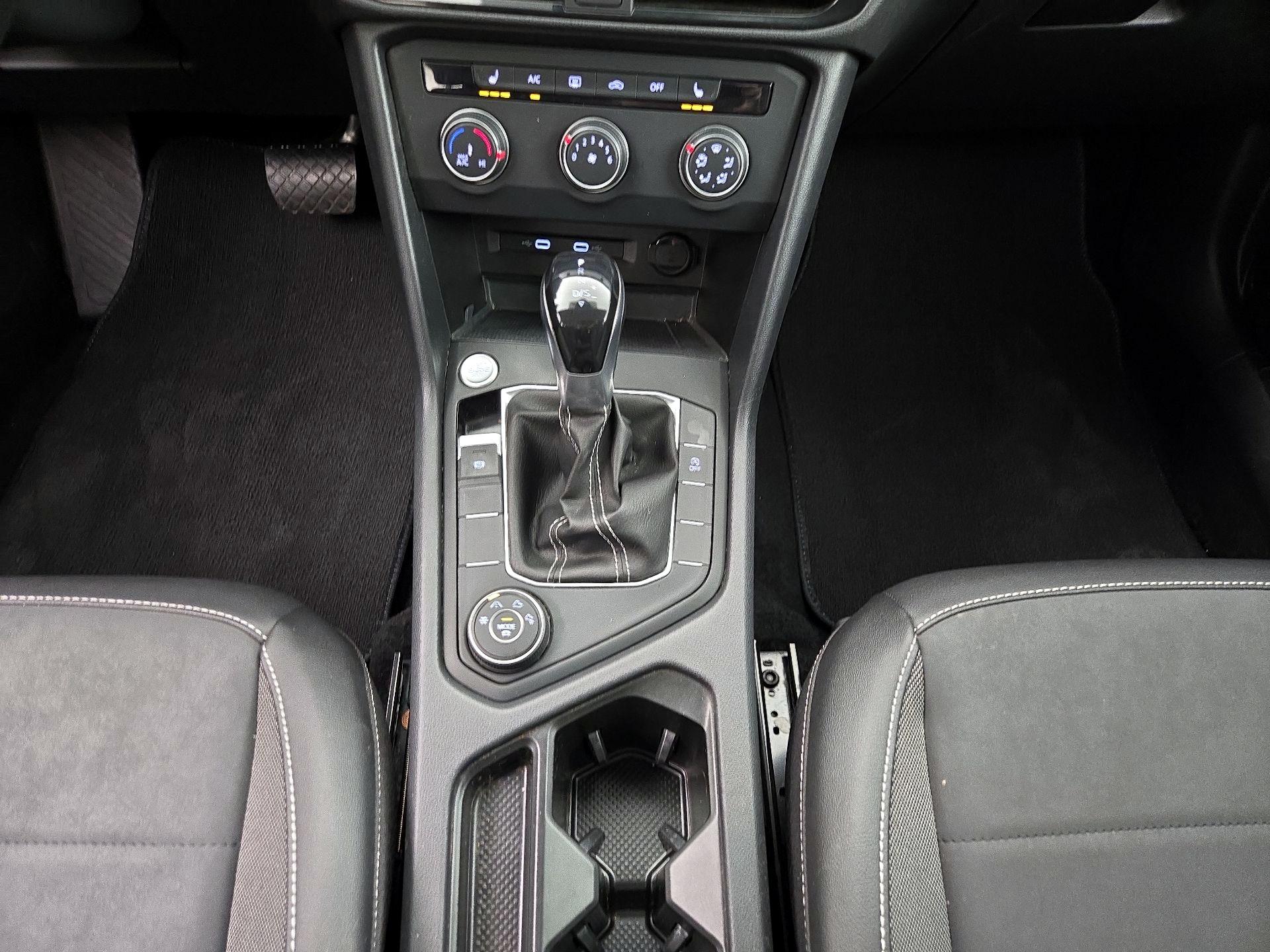 Thumbnail: 2022 Volkswagen Taos - 17