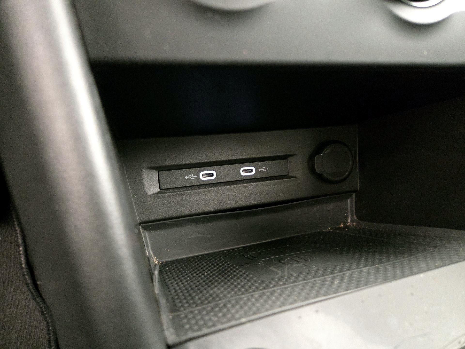 Thumbnail: 2022 Volkswagen Taos - 18