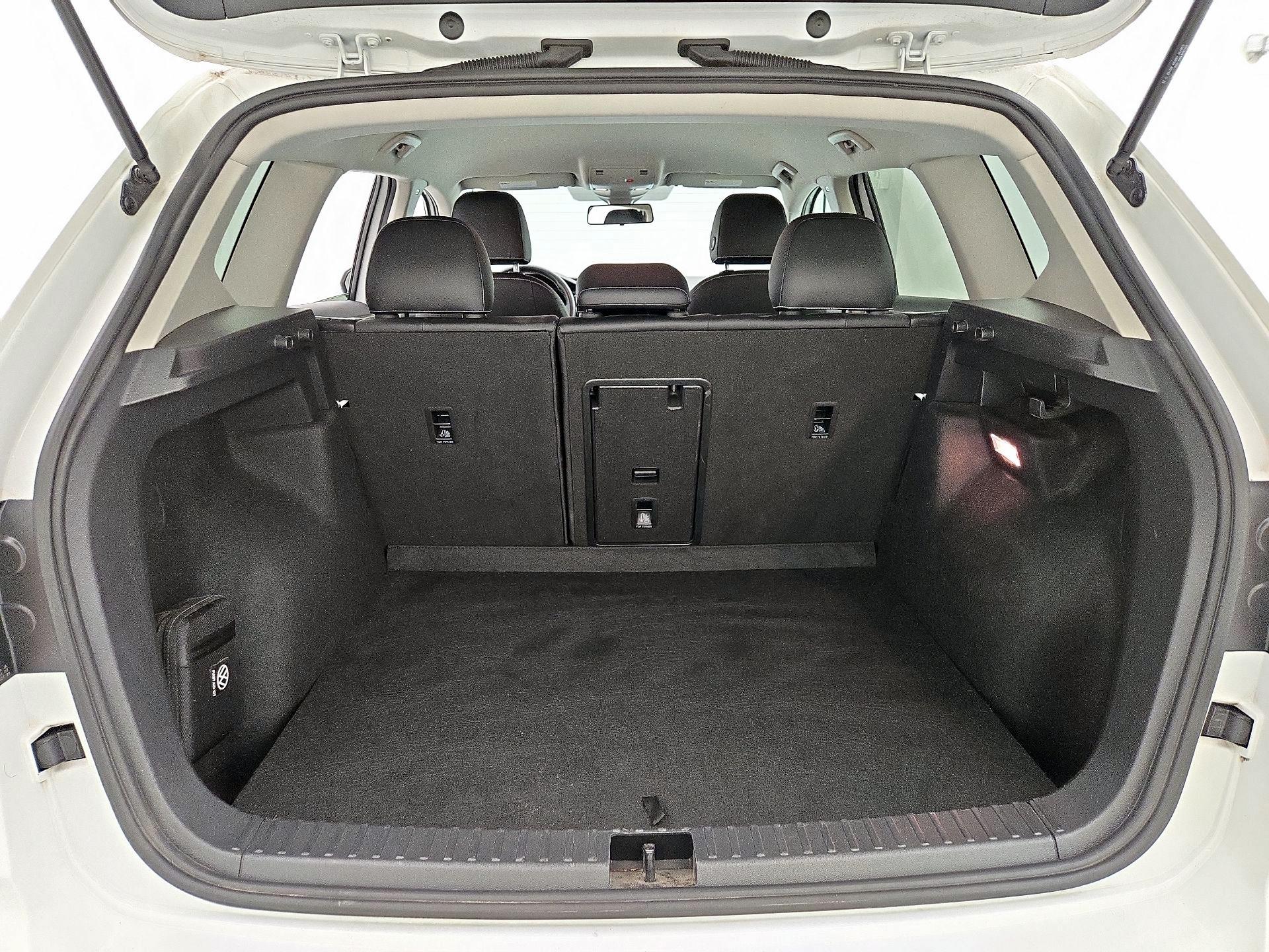 Thumbnail: 2022 Volkswagen Taos - 20