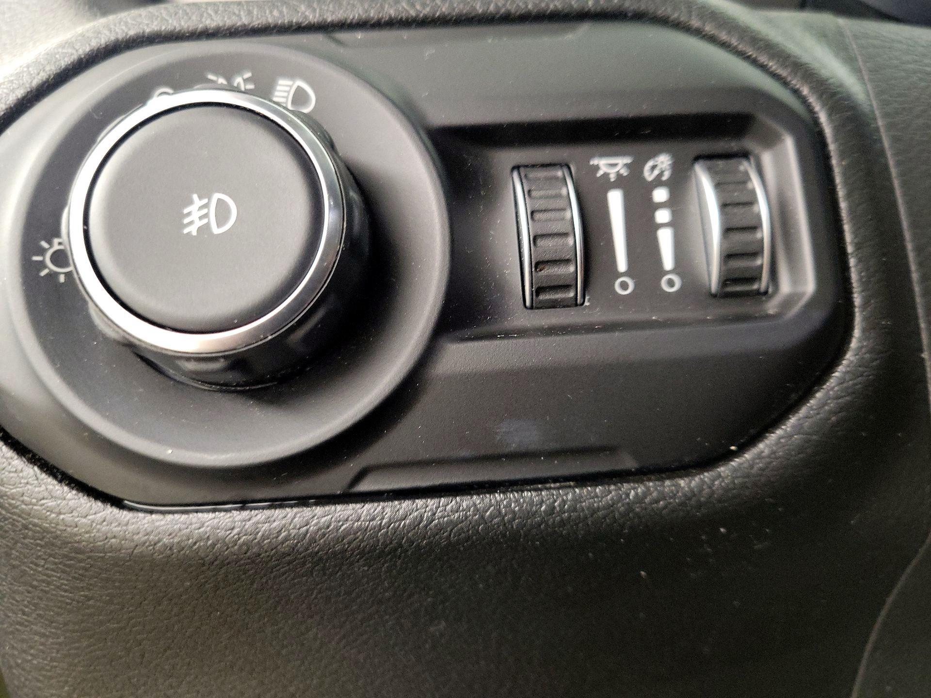 Thumbnail: 2021 Jeep Wrangler - 13