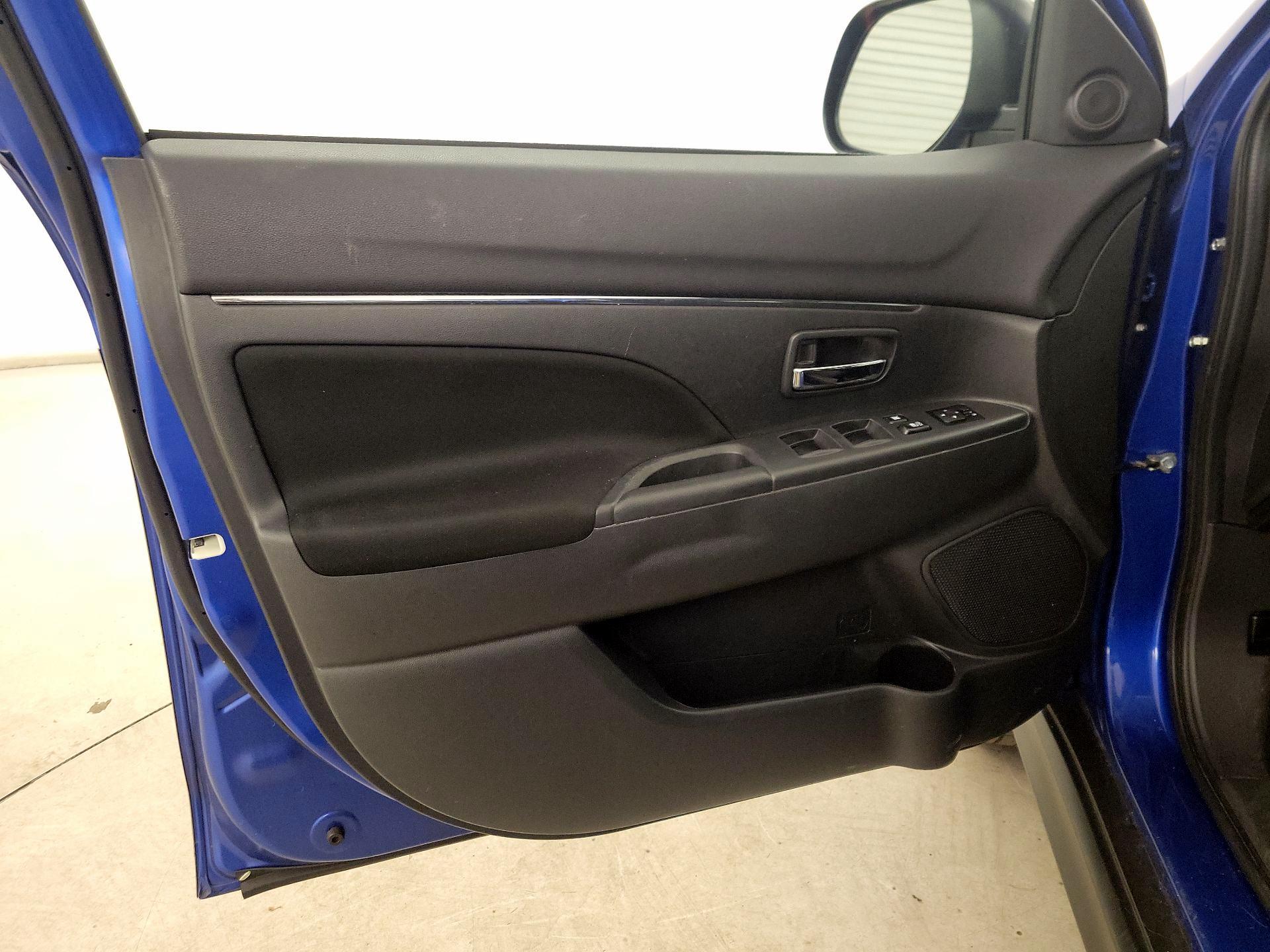 Thumbnail: 2023 Mitsubishi Outlander Sport - 12