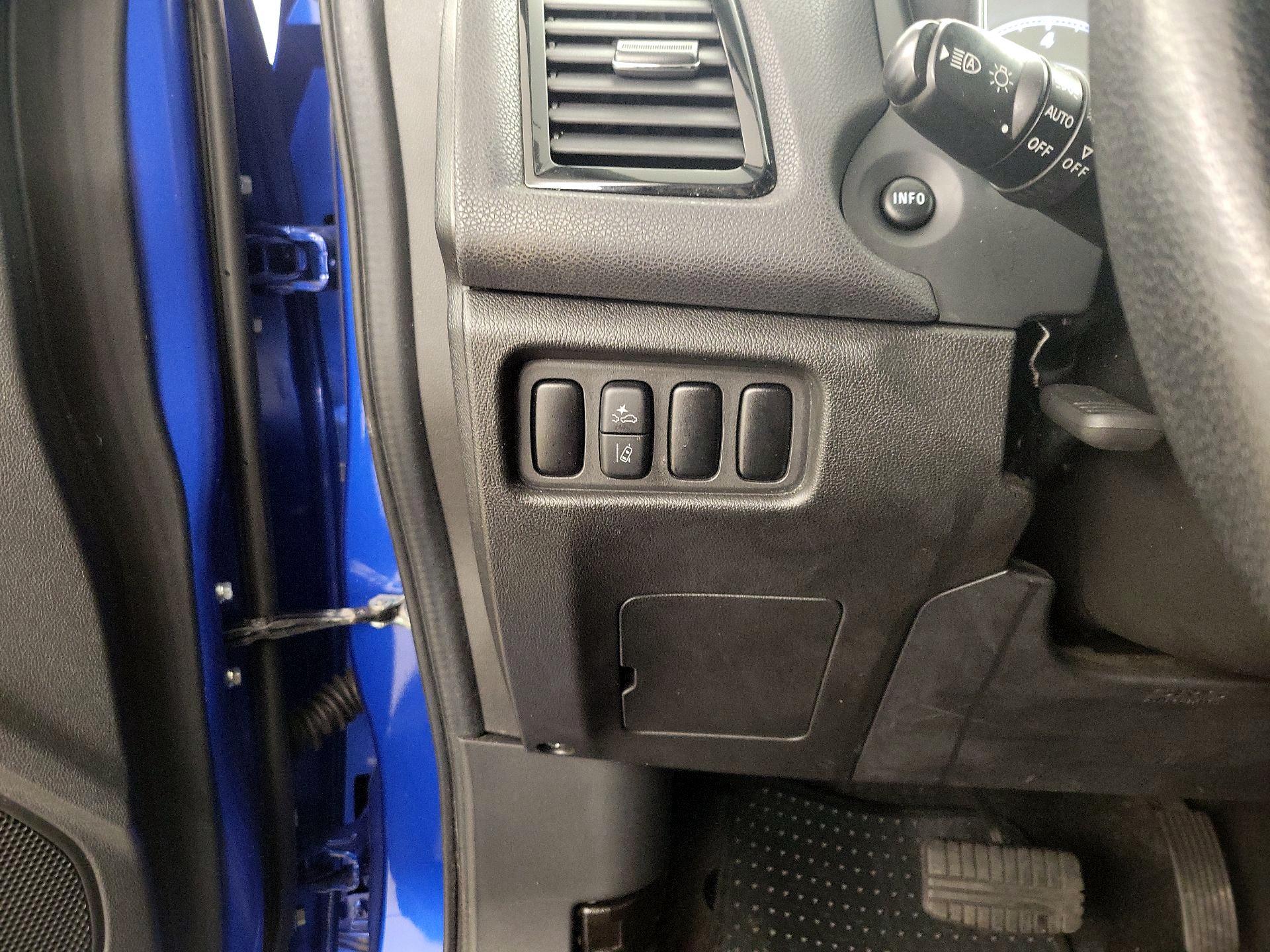 Thumbnail: 2023 Mitsubishi Outlander Sport - 13