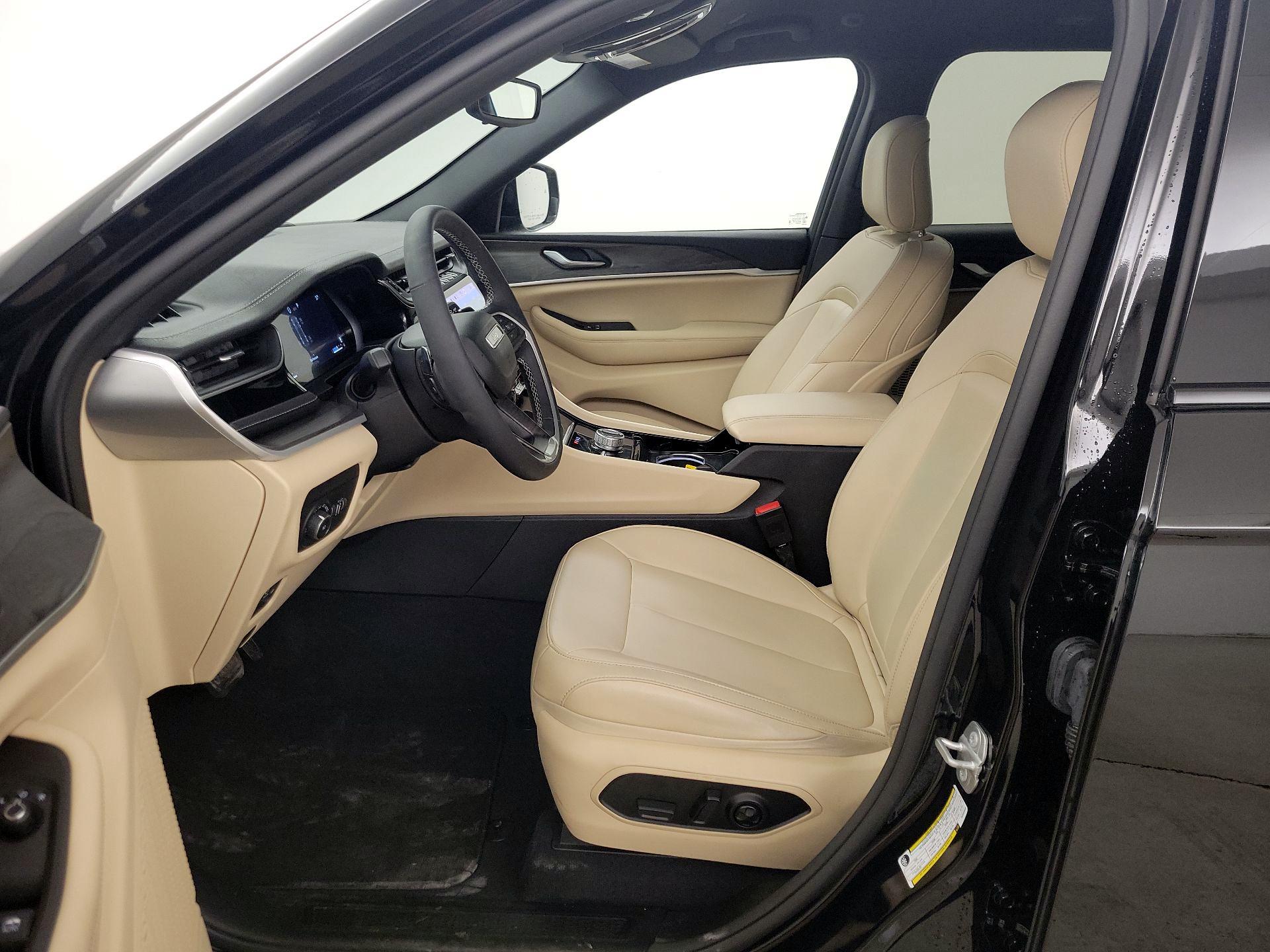 Thumbnail: 2023 Jeep Grand Cherokee - 11