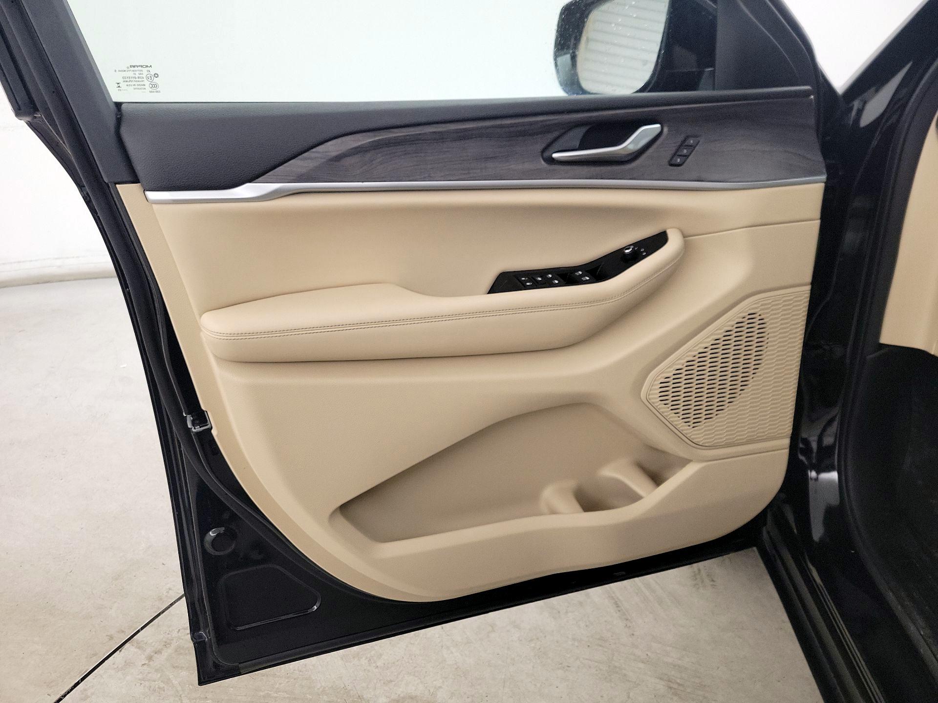 Thumbnail: 2023 Jeep Grand Cherokee - 12