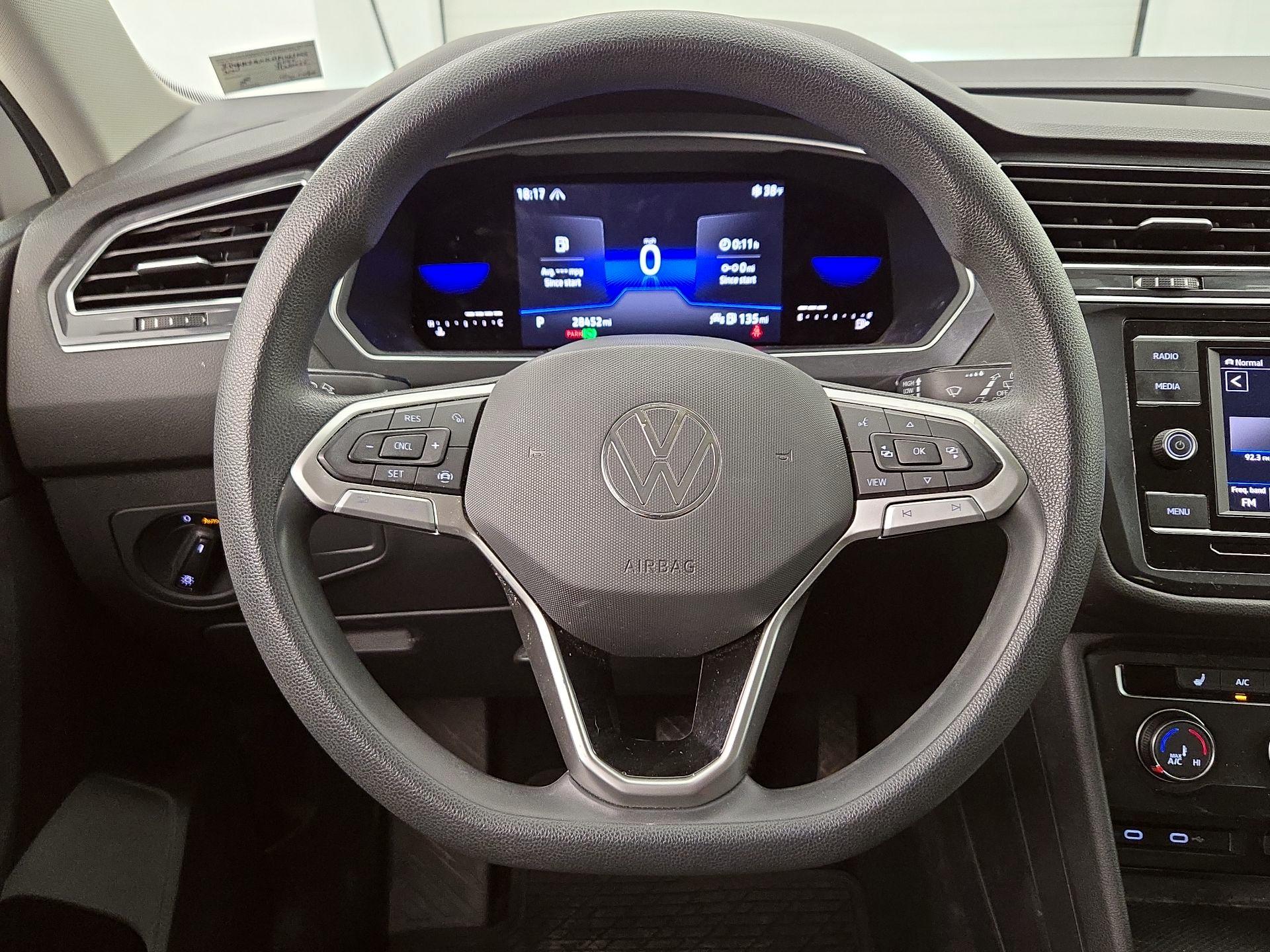 Thumbnail: 2022 Volkswagen Tiguan - 10