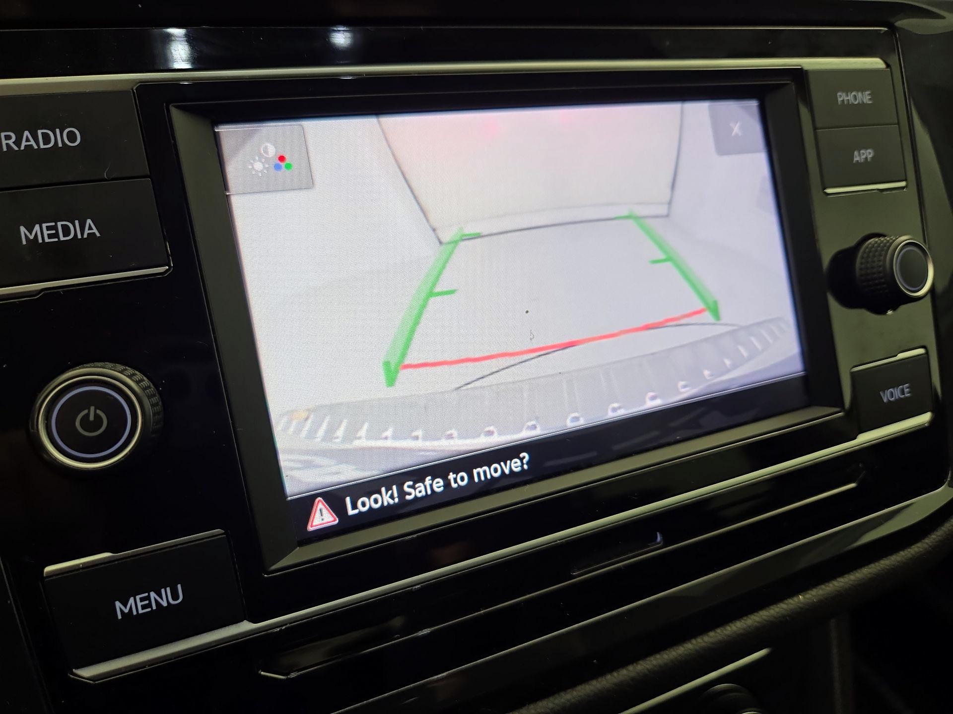 Thumbnail: 2022 Volkswagen Tiguan - 14