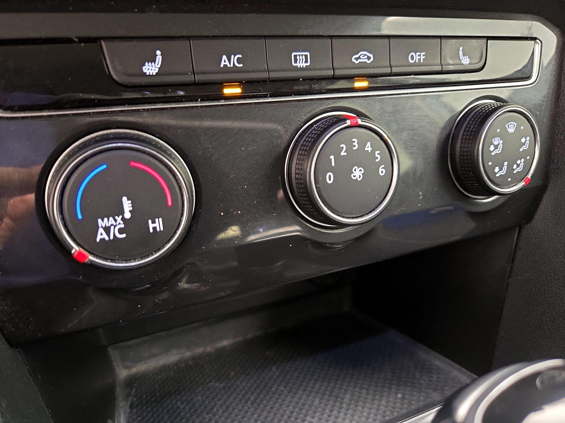 Thumbnail: 2022 Volkswagen Tiguan - 16