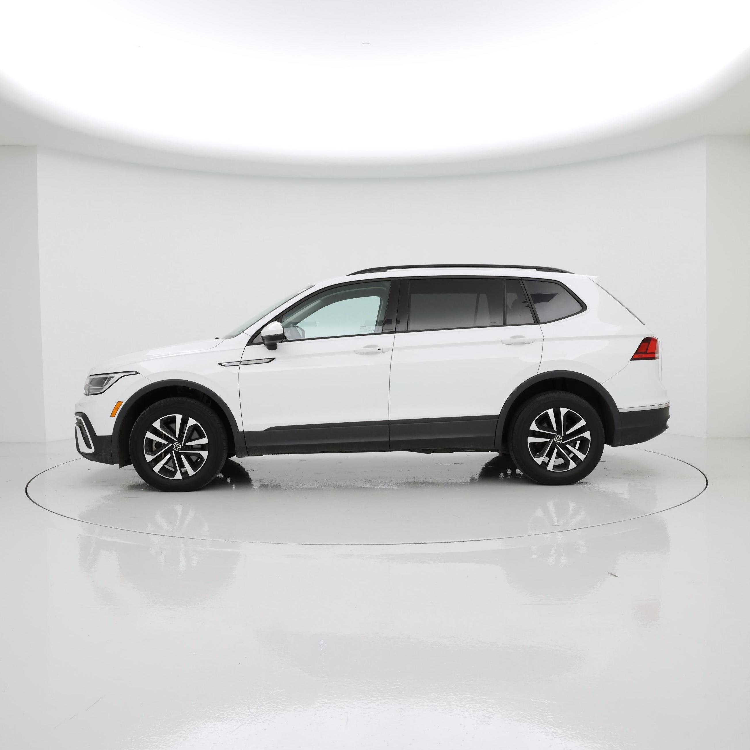 Thumbnail: 2022 Volkswagen Tiguan - 3
