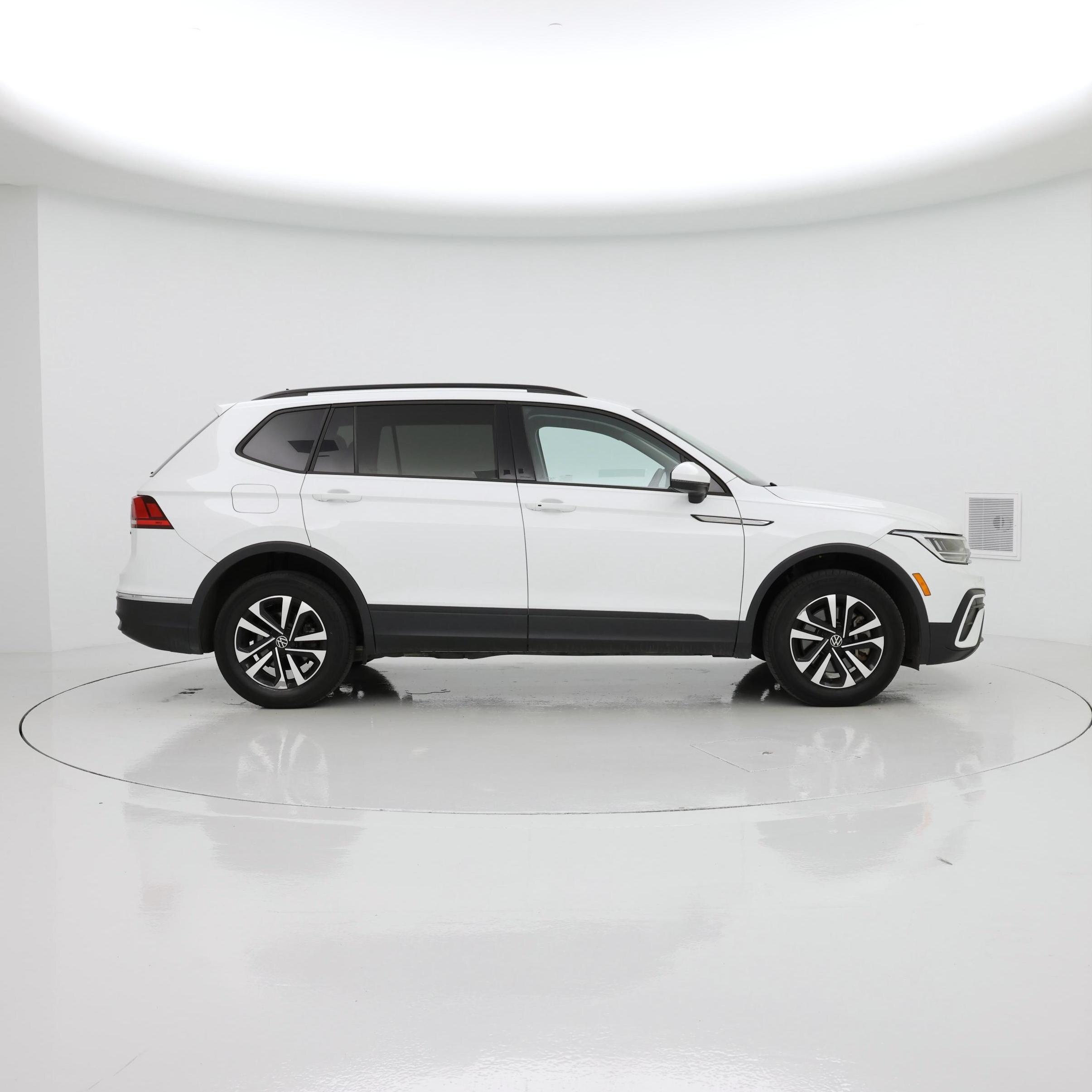 Thumbnail: 2022 Volkswagen Tiguan - 7