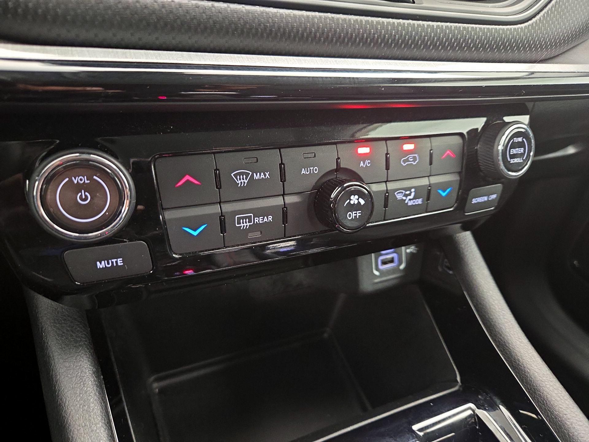 Thumbnail: 2022 Jeep Compass - 16