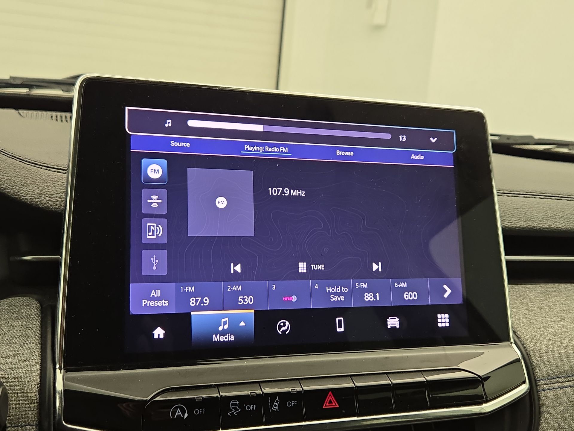 Thumbnail: 2022 Jeep Compass - 15