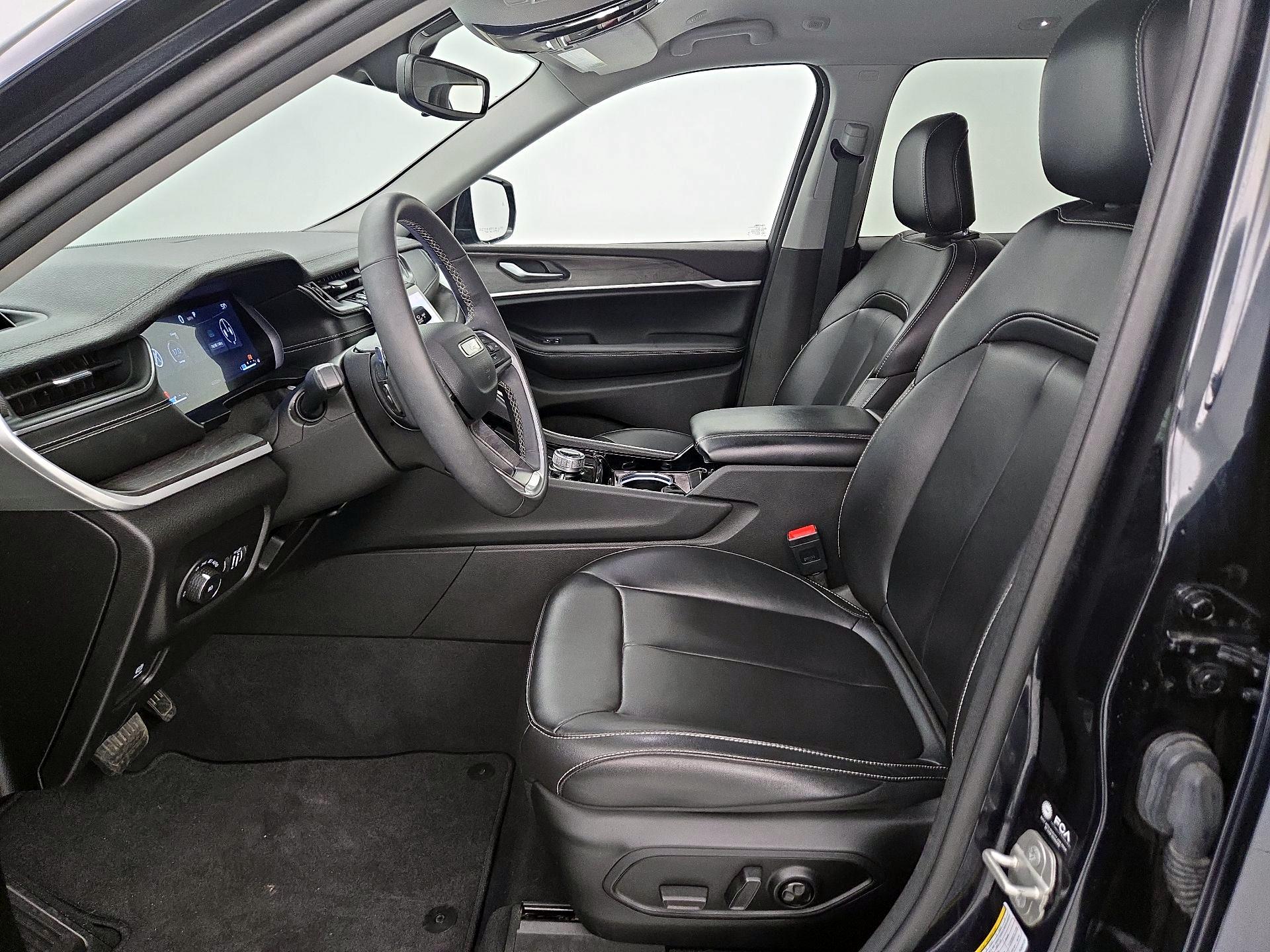 Thumbnail: 2023 Jeep Grand Cherokee - 11