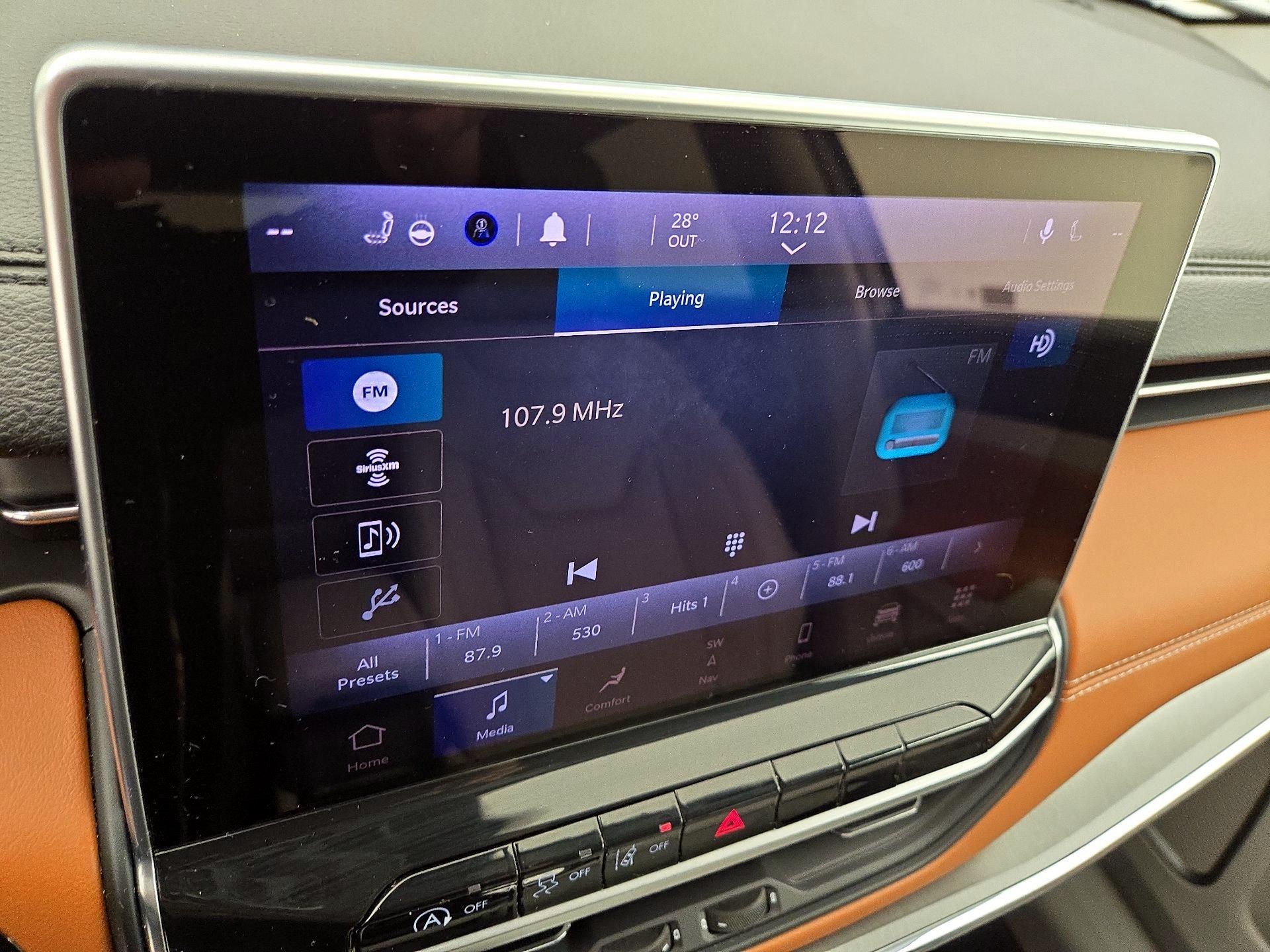 Thumbnail: 2022 Jeep Compass - 16