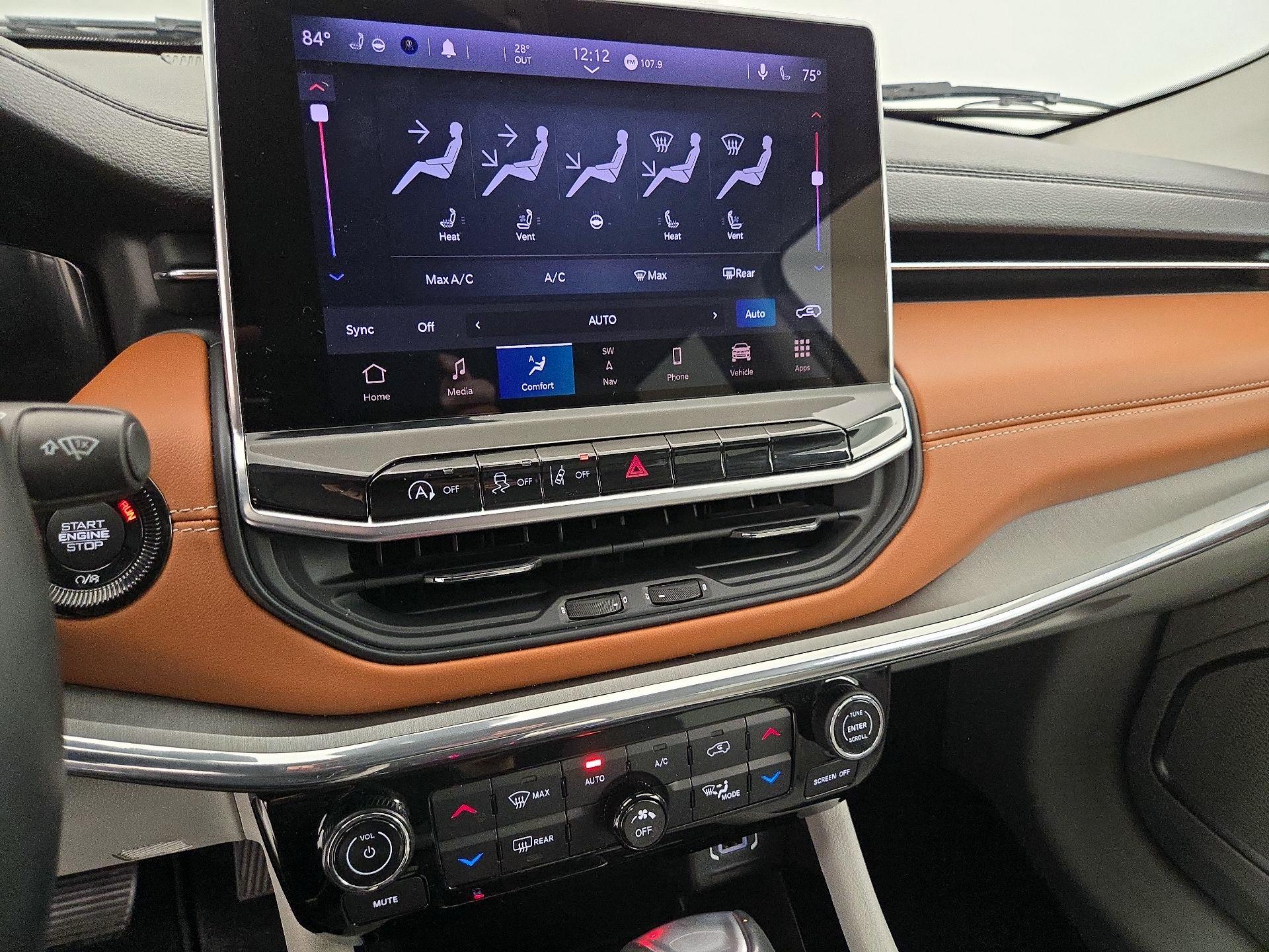 Thumbnail: 2022 Jeep Compass - 17