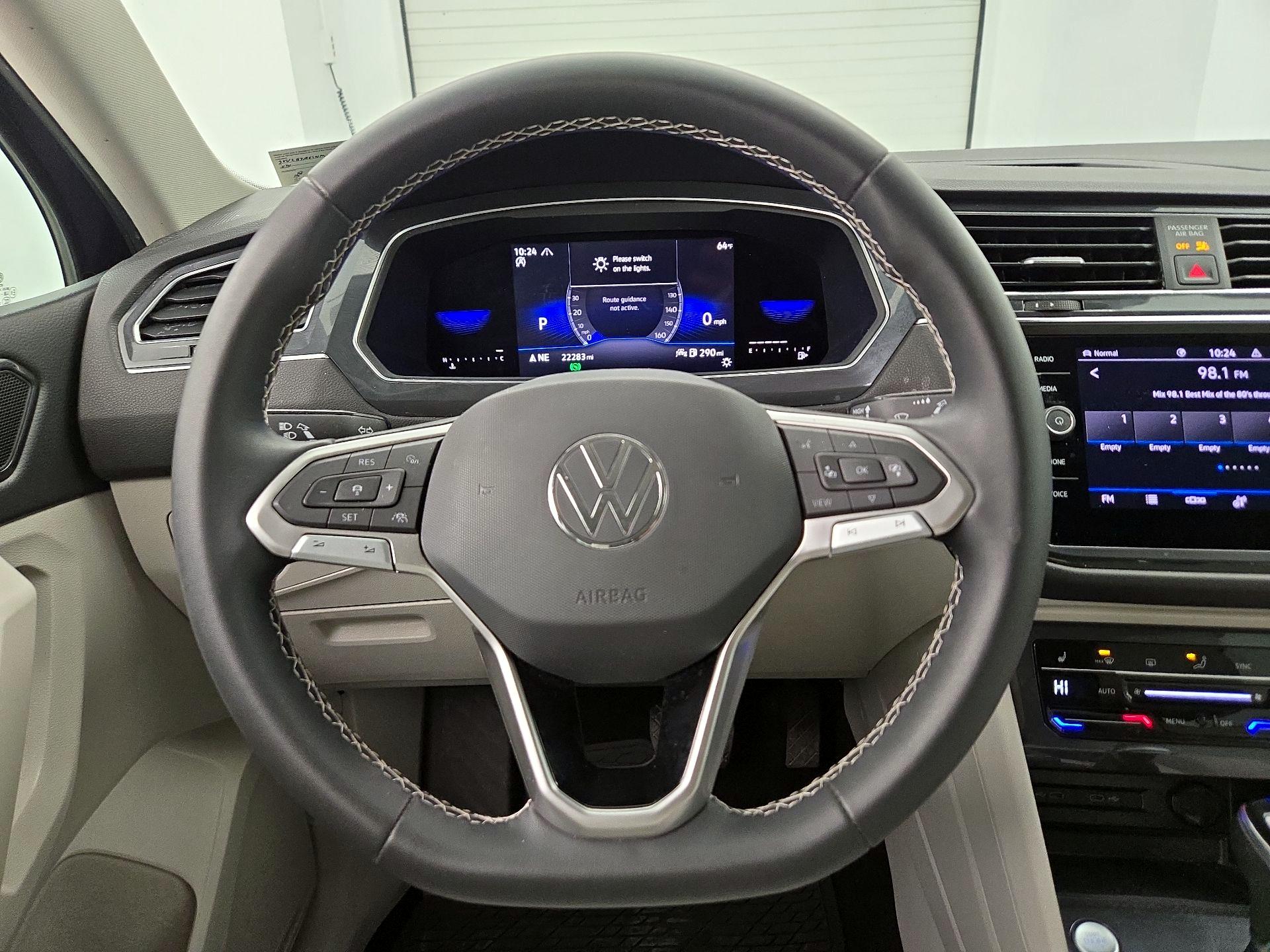 Thumbnail: 2022 Volkswagen Tiguan - 10