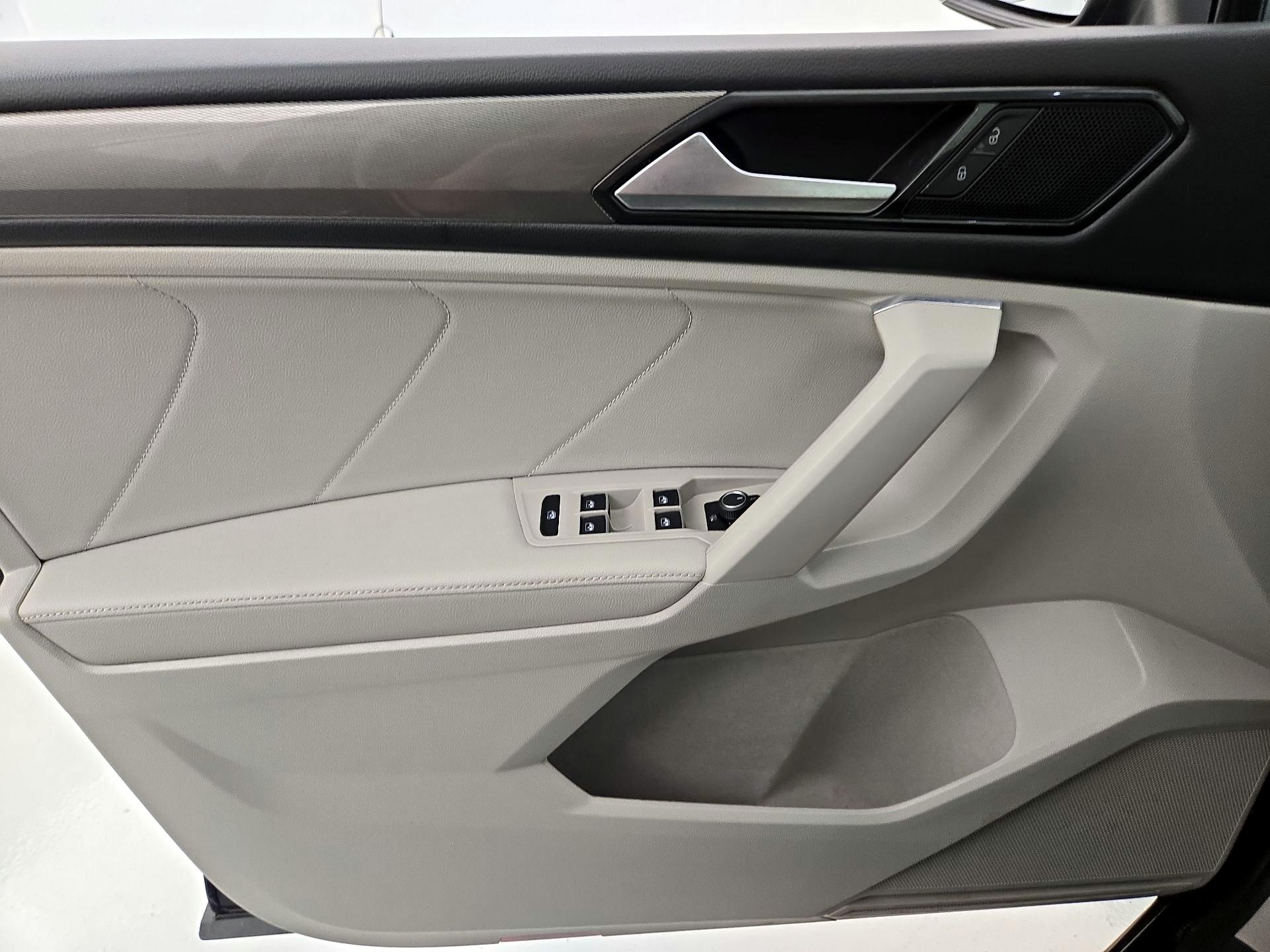 Thumbnail: 2022 Volkswagen Tiguan - 12