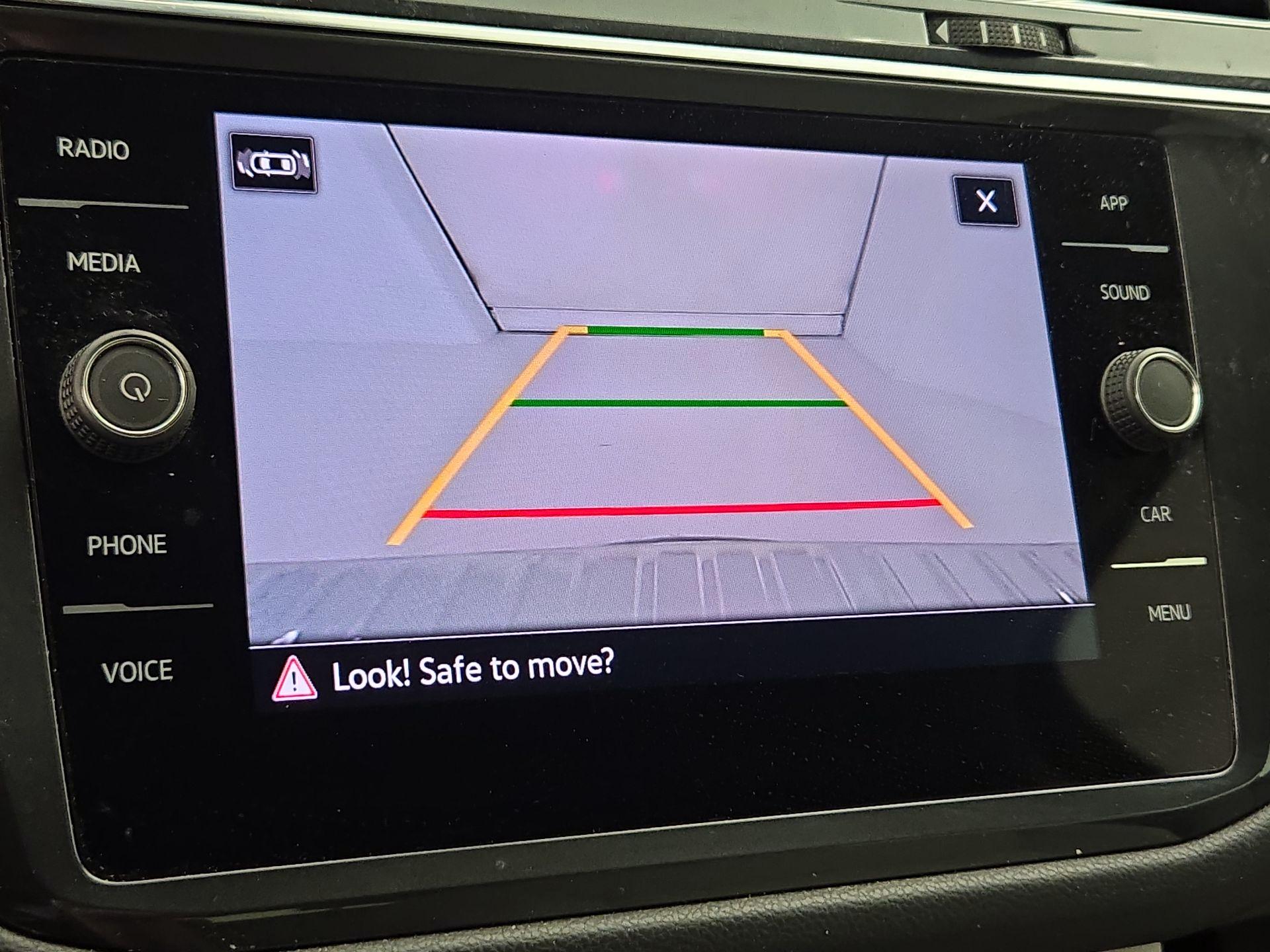 Thumbnail: 2022 Volkswagen Tiguan - 14