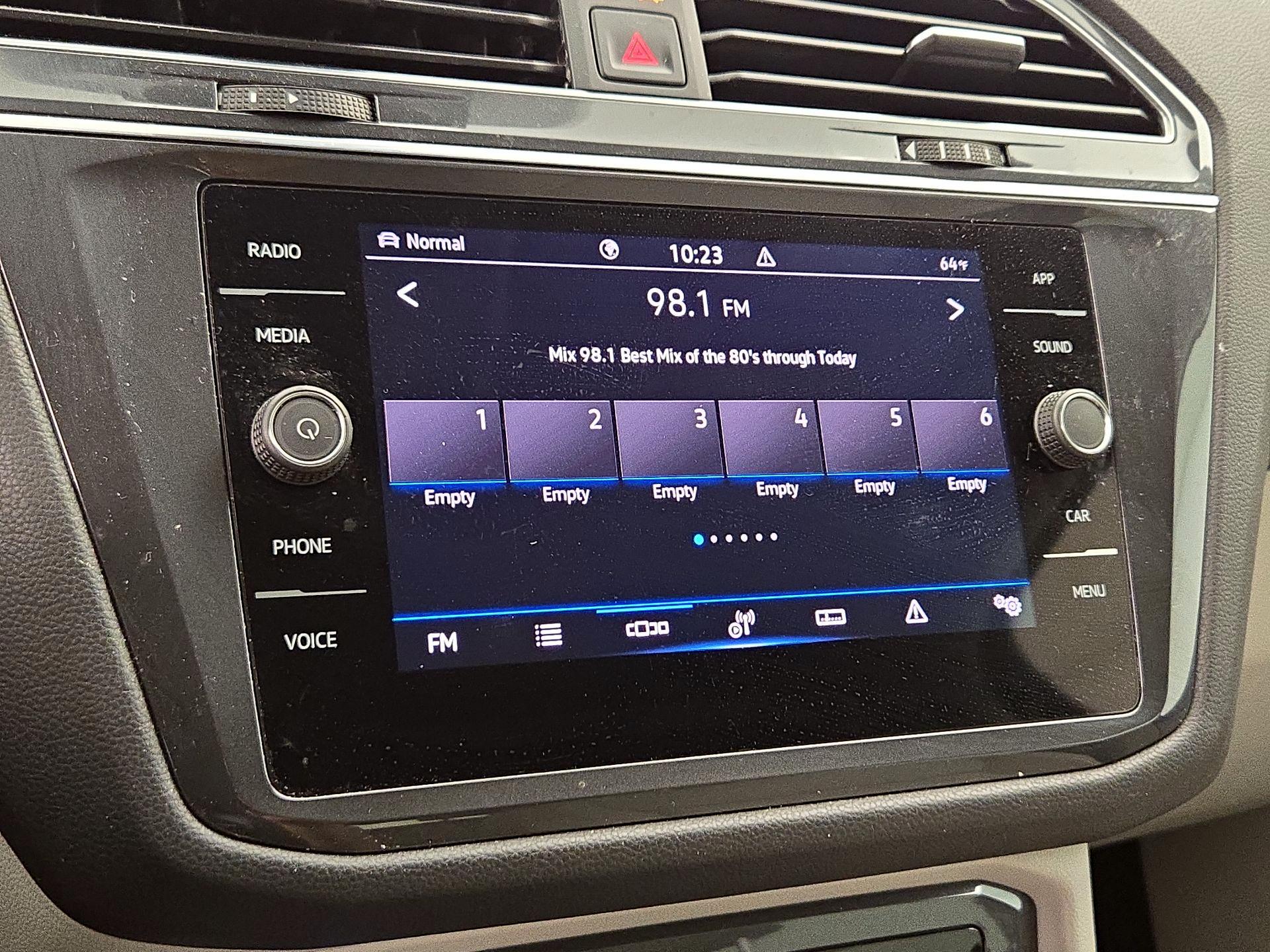 Thumbnail: 2022 Volkswagen Tiguan - 15