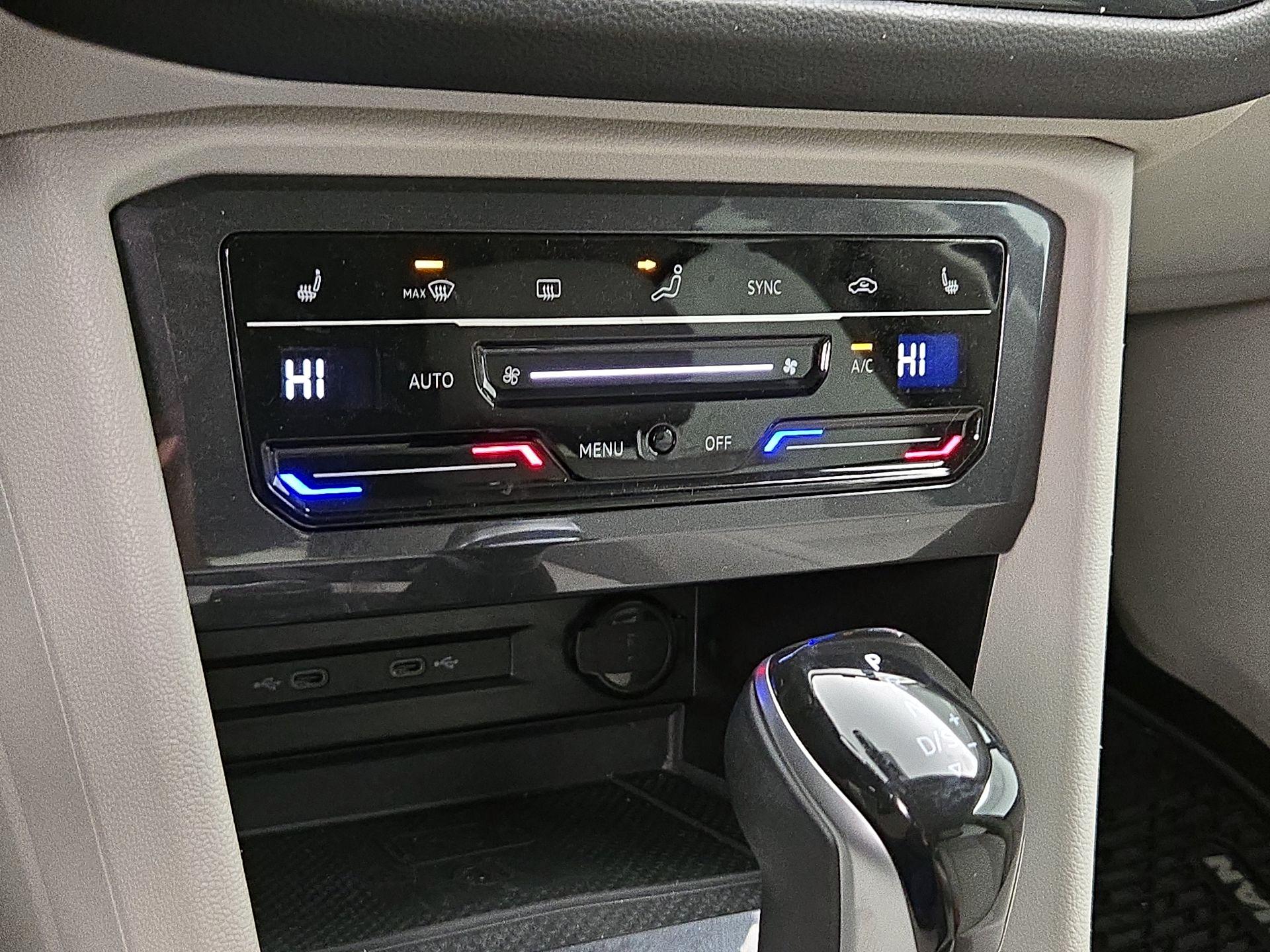 Thumbnail: 2022 Volkswagen Tiguan - 16