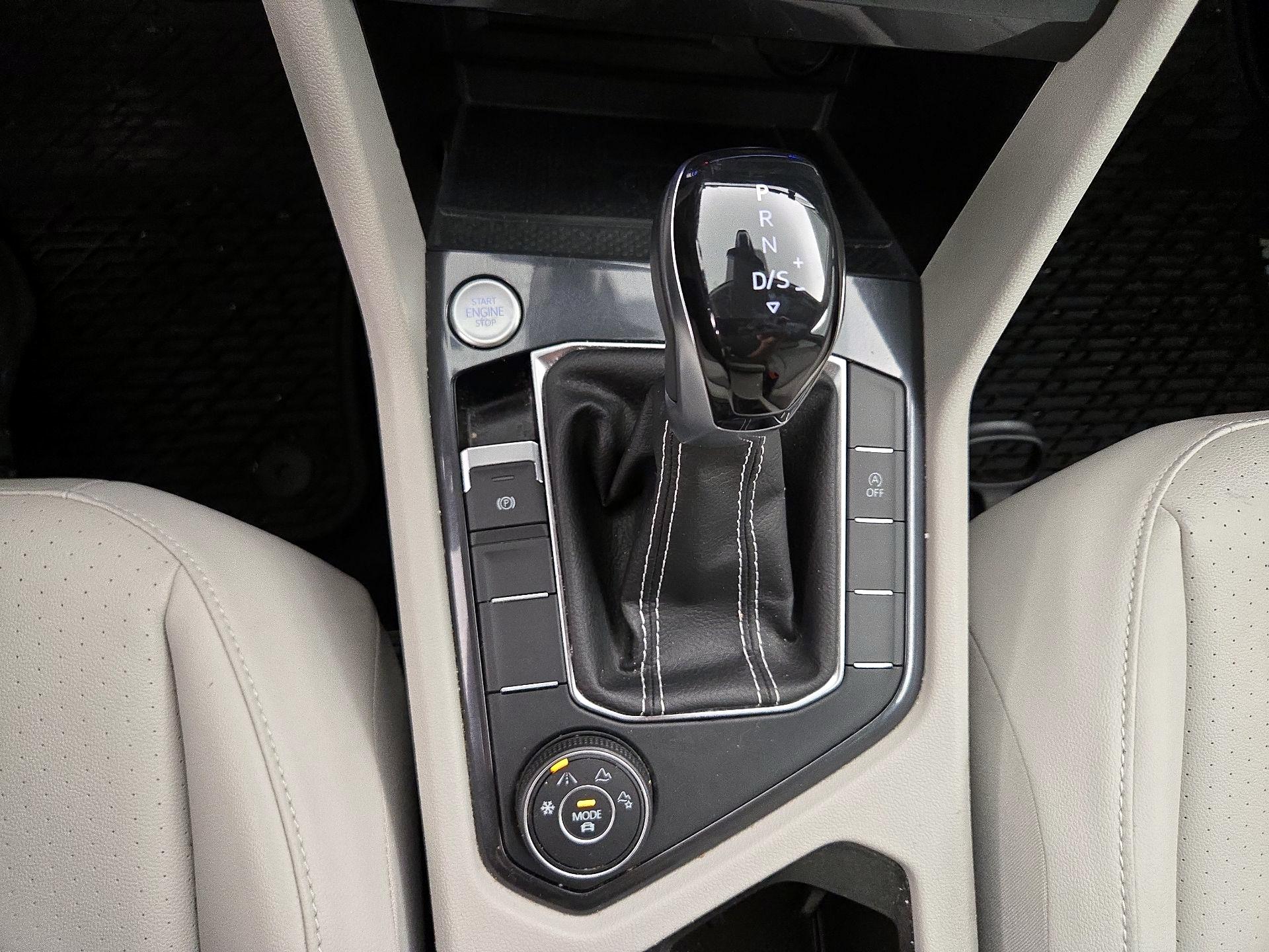 Thumbnail: 2022 Volkswagen Tiguan - 17